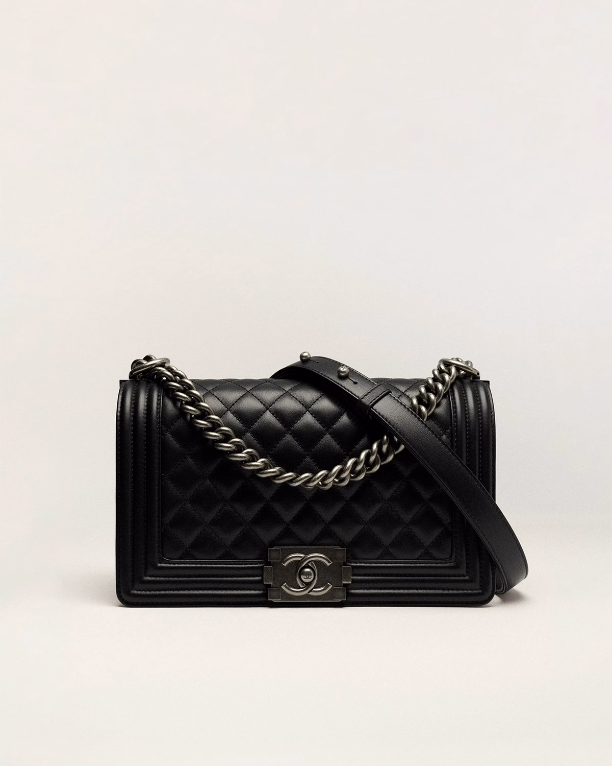 Boy chanel handbag, Calfskin & ruthenium-finish metal, black