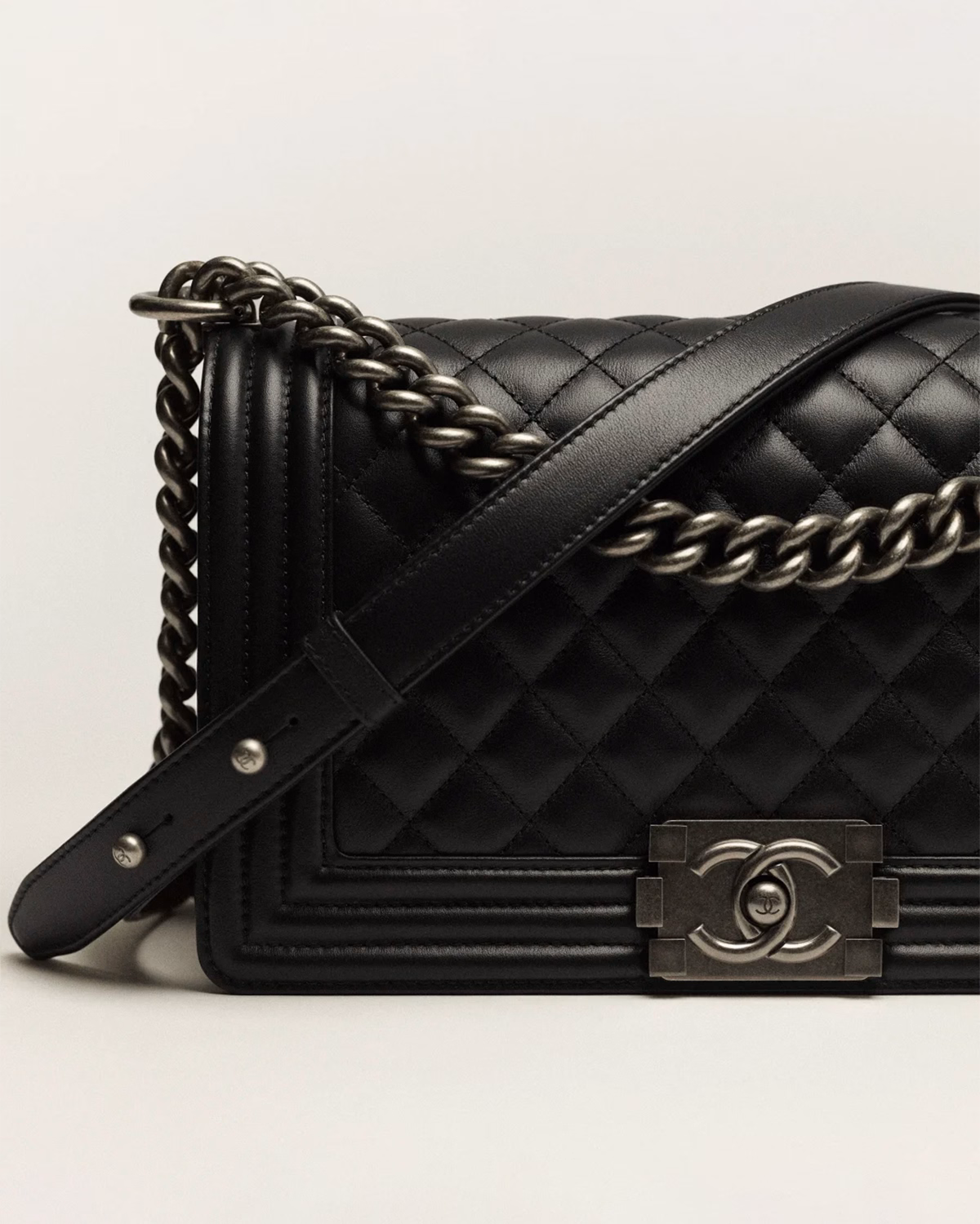 Boy chanel handbag, Calfskin & ruthenium-finish metal, black2