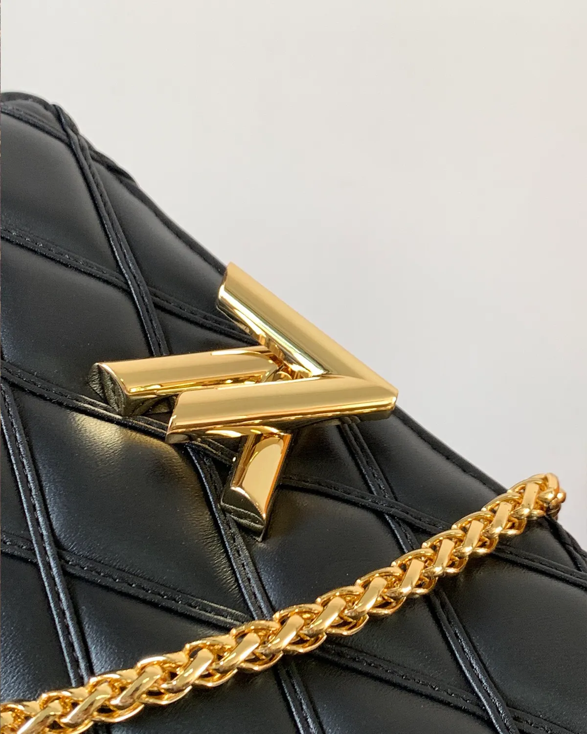 Malletage Quilted Bag, Lambskin Flap Bag, Twist Lock Handbag5