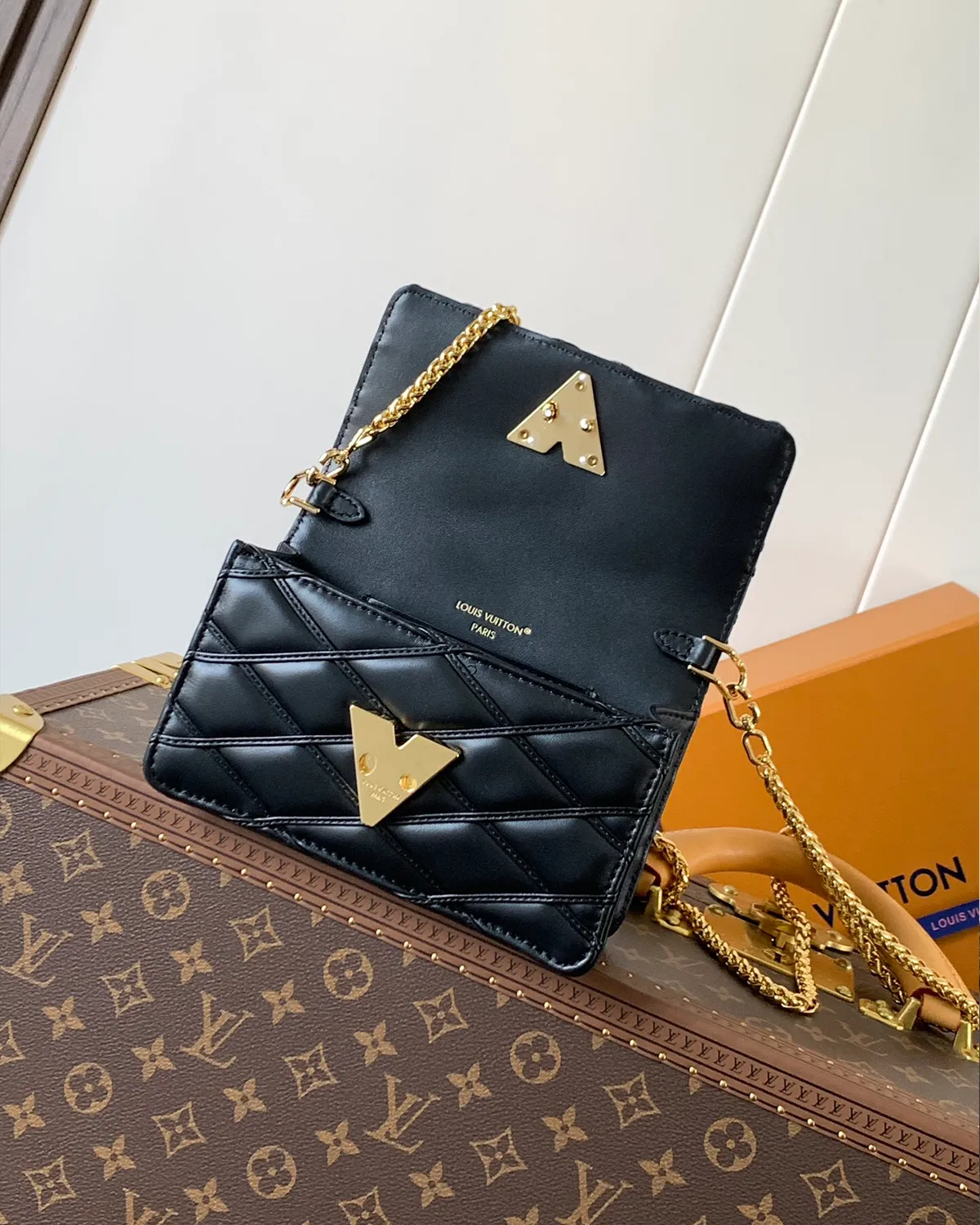 Malletage Quilted Bag, Lambskin Flap Bag, Twist Lock Handbag6