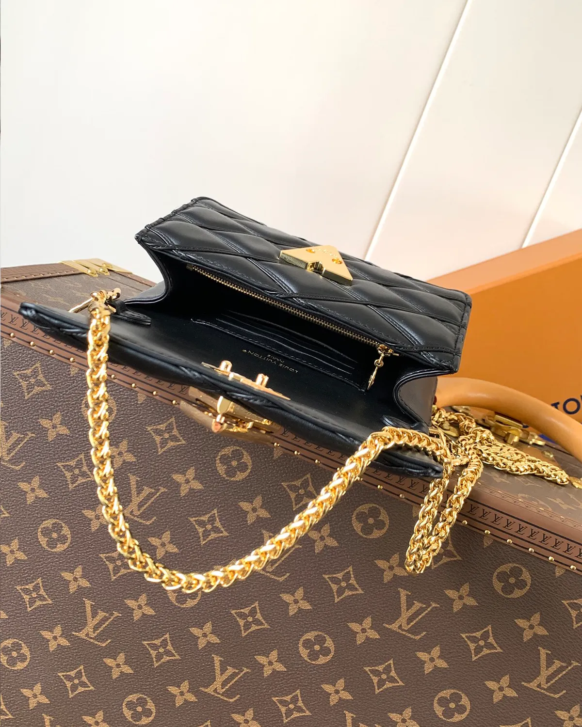 Malletage Quilted Bag, Lambskin Flap Bag, Twist Lock Handbag7