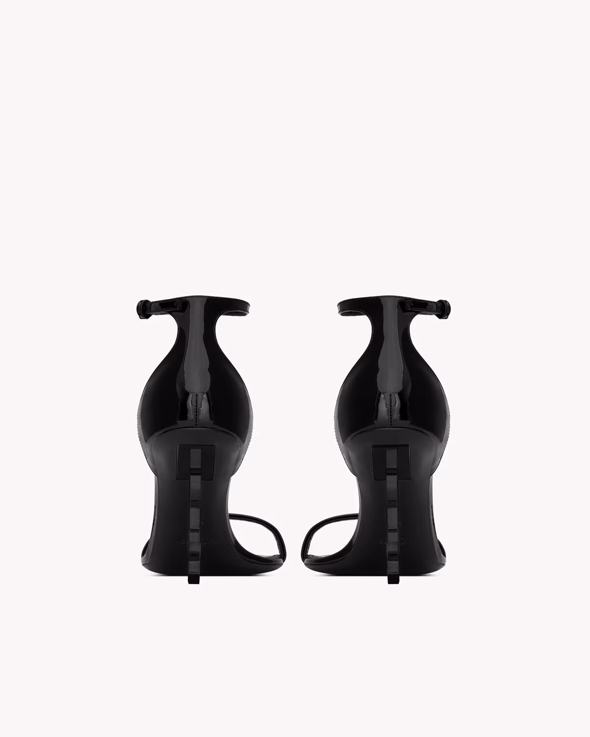 Medium2-5576791TVVV1000_C