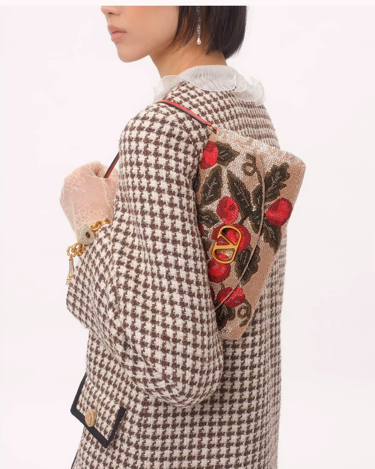 Valentino-Garavani-Vain-Soft-Embroidered-Small-Shoulder-Bag (5)