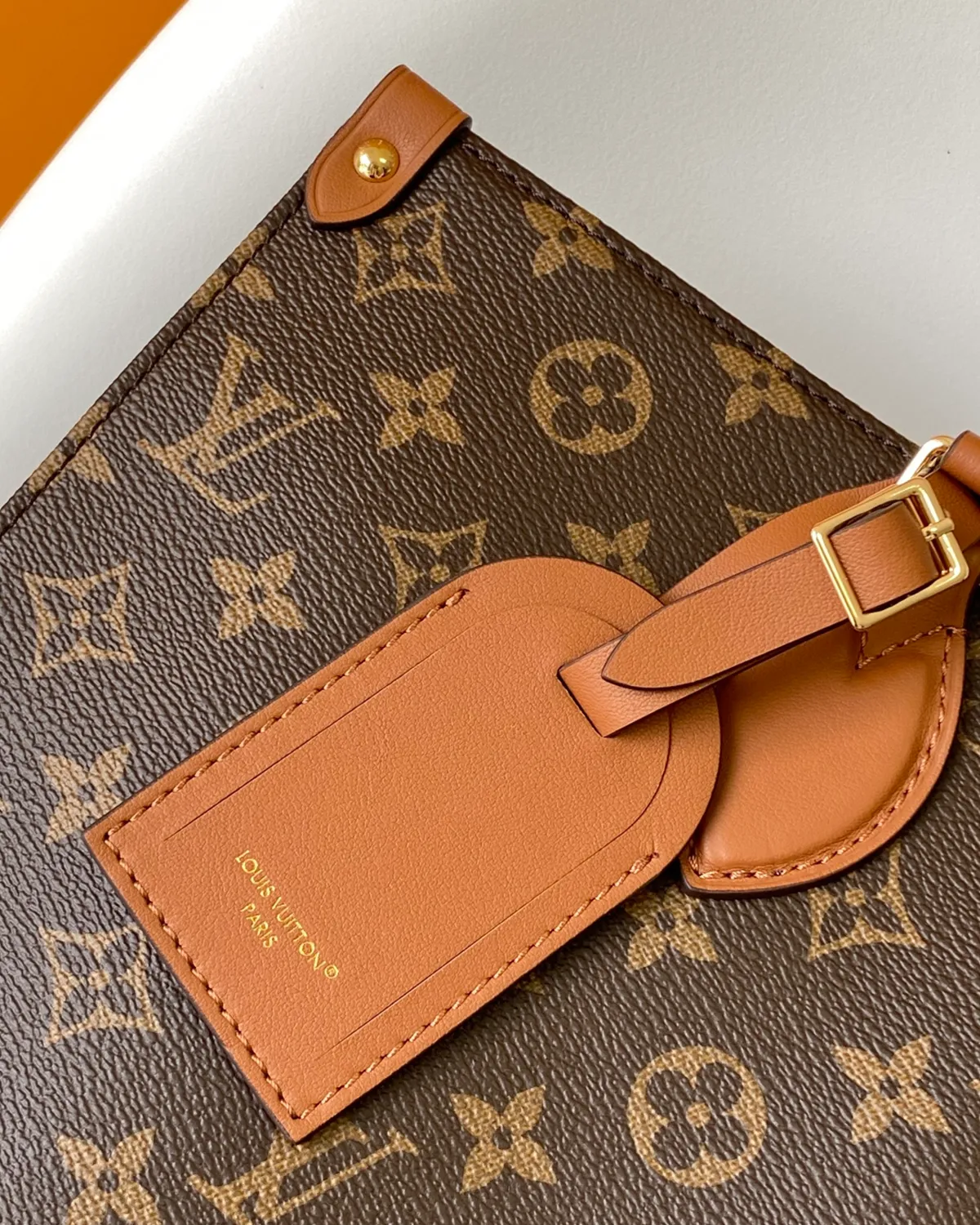 bagladt-signature-box-tote-gm-giant-reverse-monogram-front6