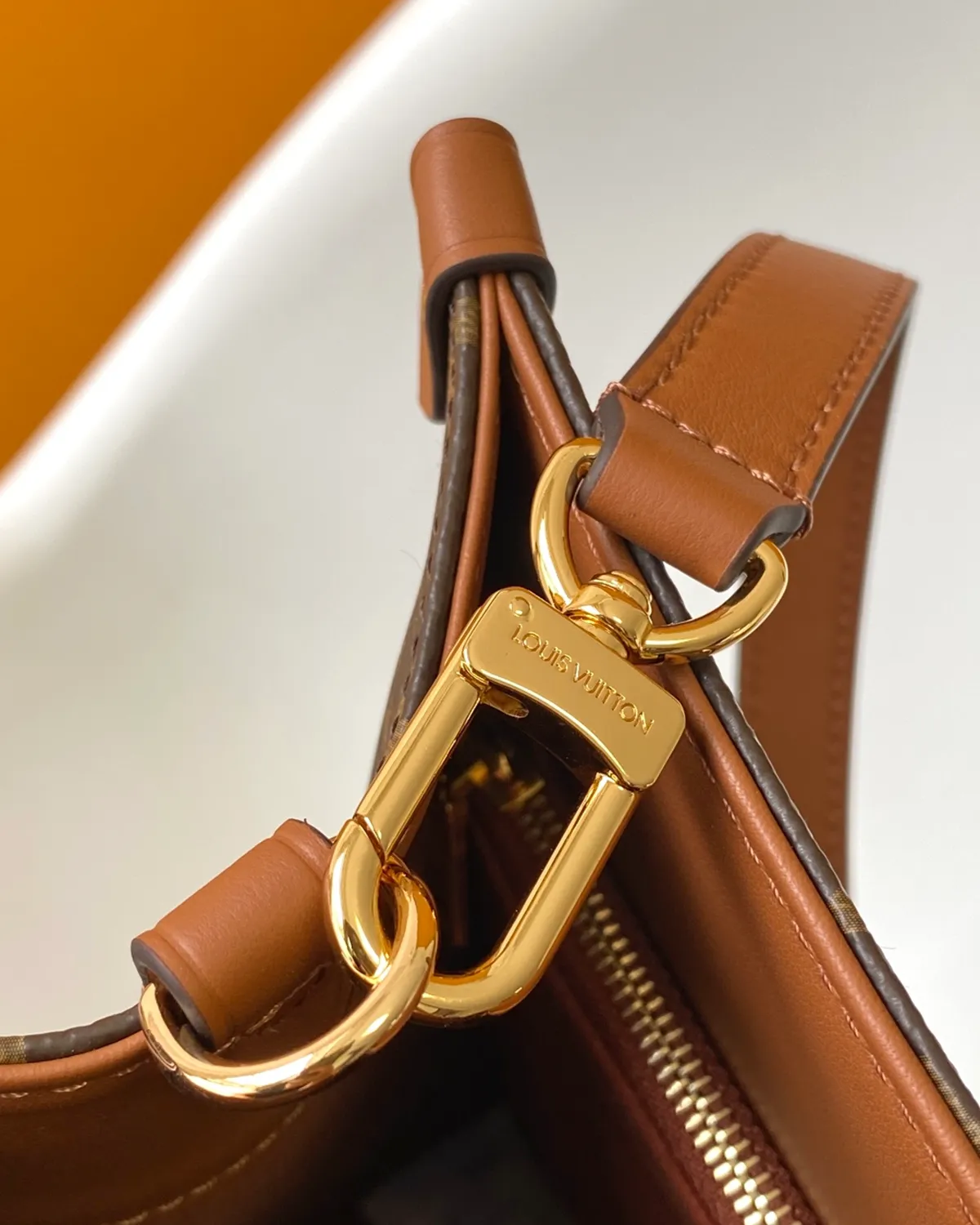 bagladt-signature-box-tote-gm-giant-reverse-monogram-front7