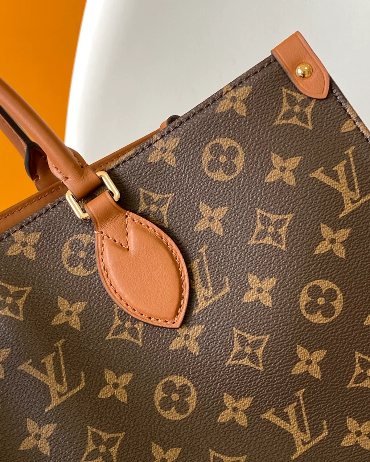 bagladt-signature-box-tote-gm-giant-reverse-monogram-front8