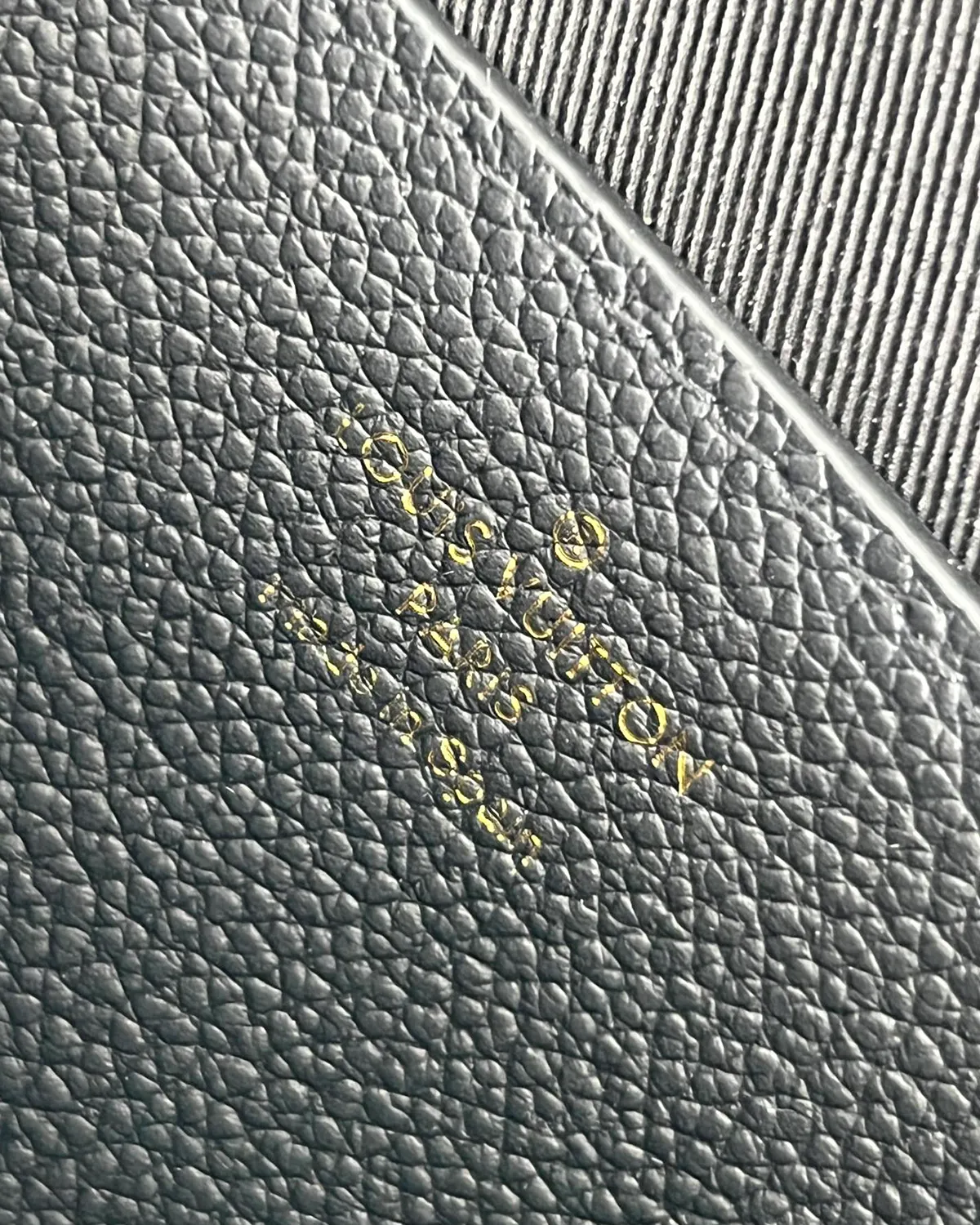 bagladt-signature-embossed-chain-wallet-black-leather-front10