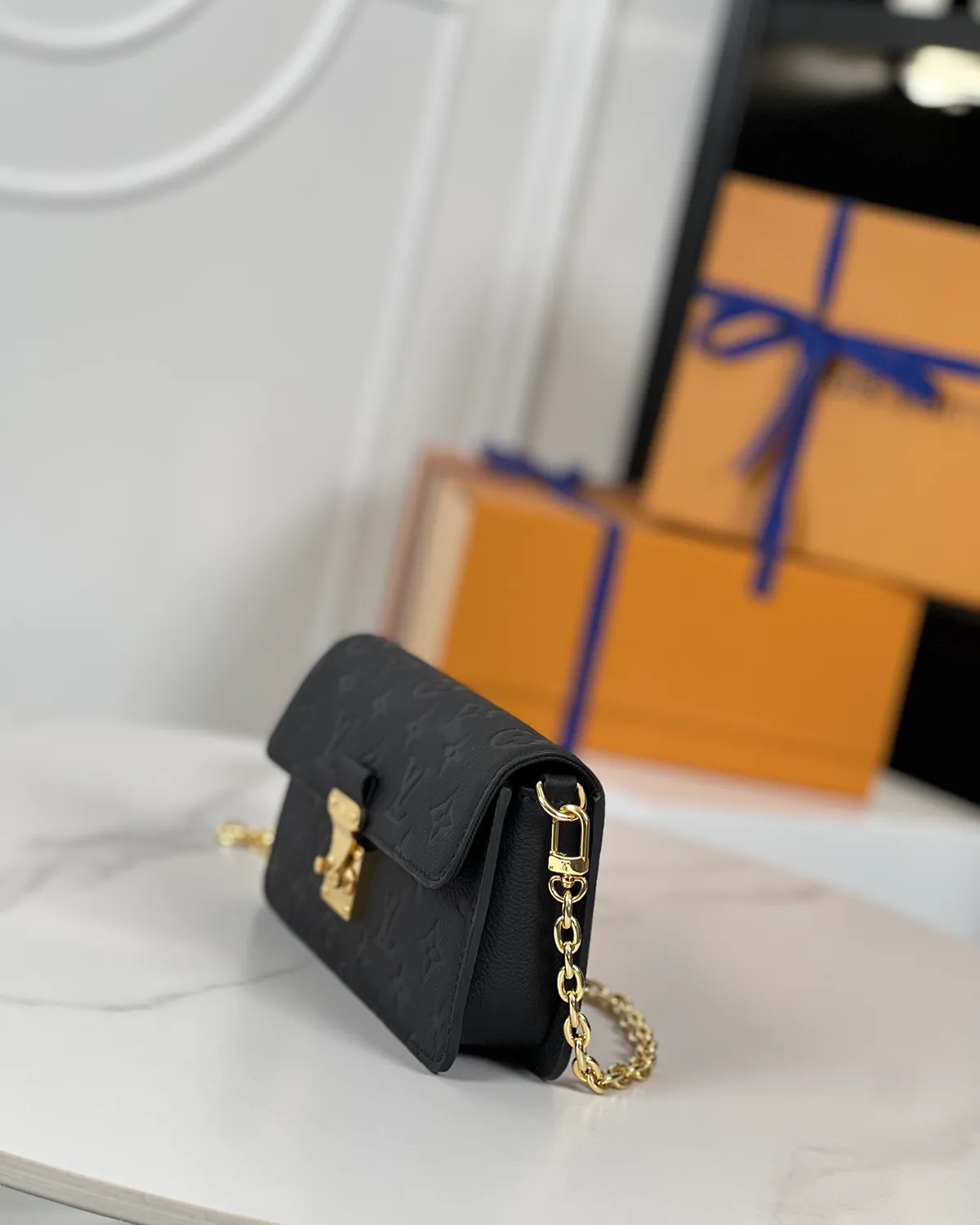 bagladt-signature-embossed-chain-wallet-black-leather-front3