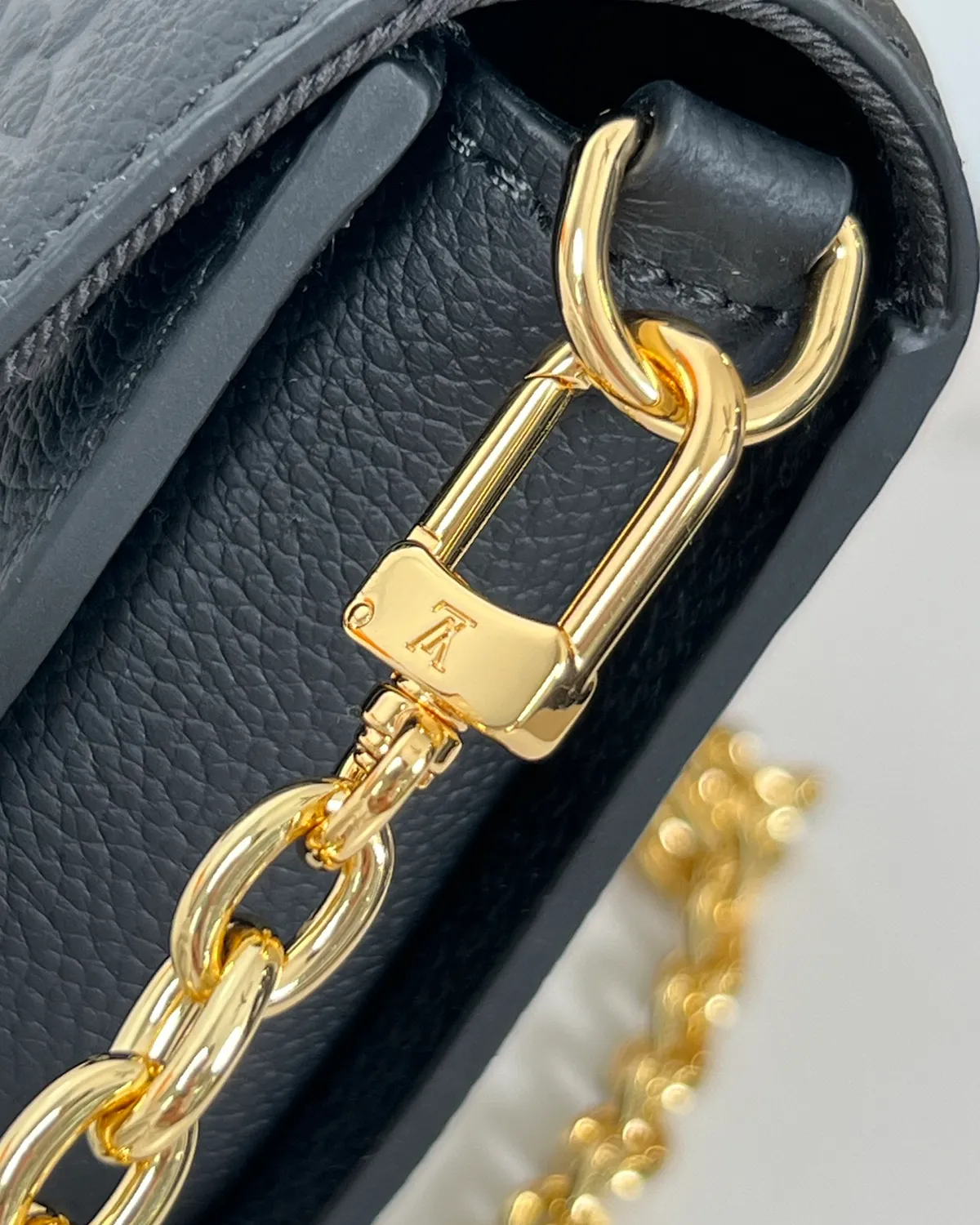 bagladt-signature-embossed-chain-wallet-black-leather-front8