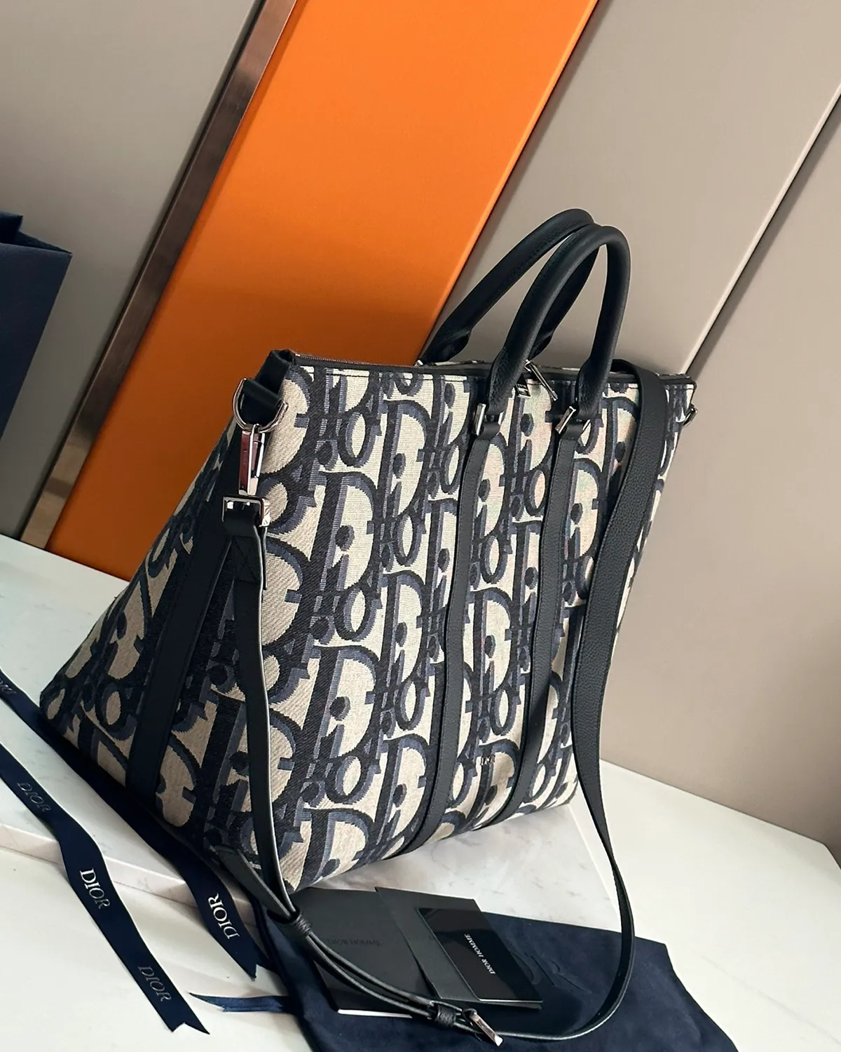 bagladt-signature-geometric-jacquard-weekender-40-beige-black-front.3