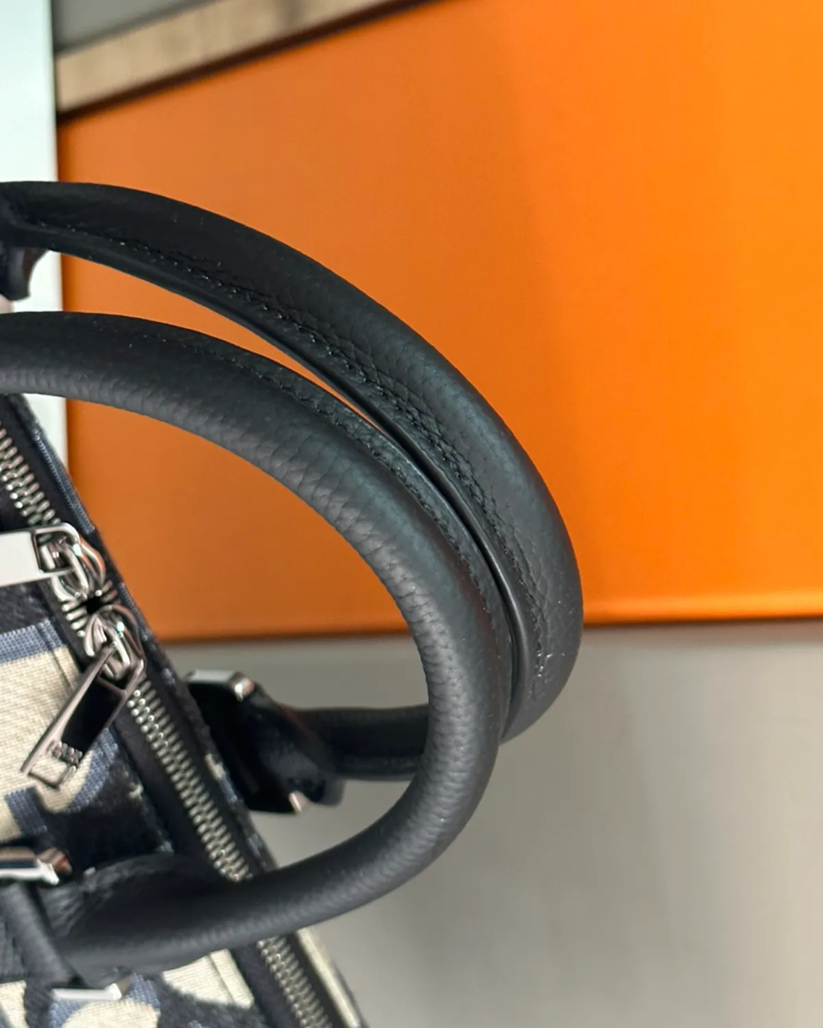 bagladt-signature-geometric-jacquard-weekender-40-beige-black-front.6