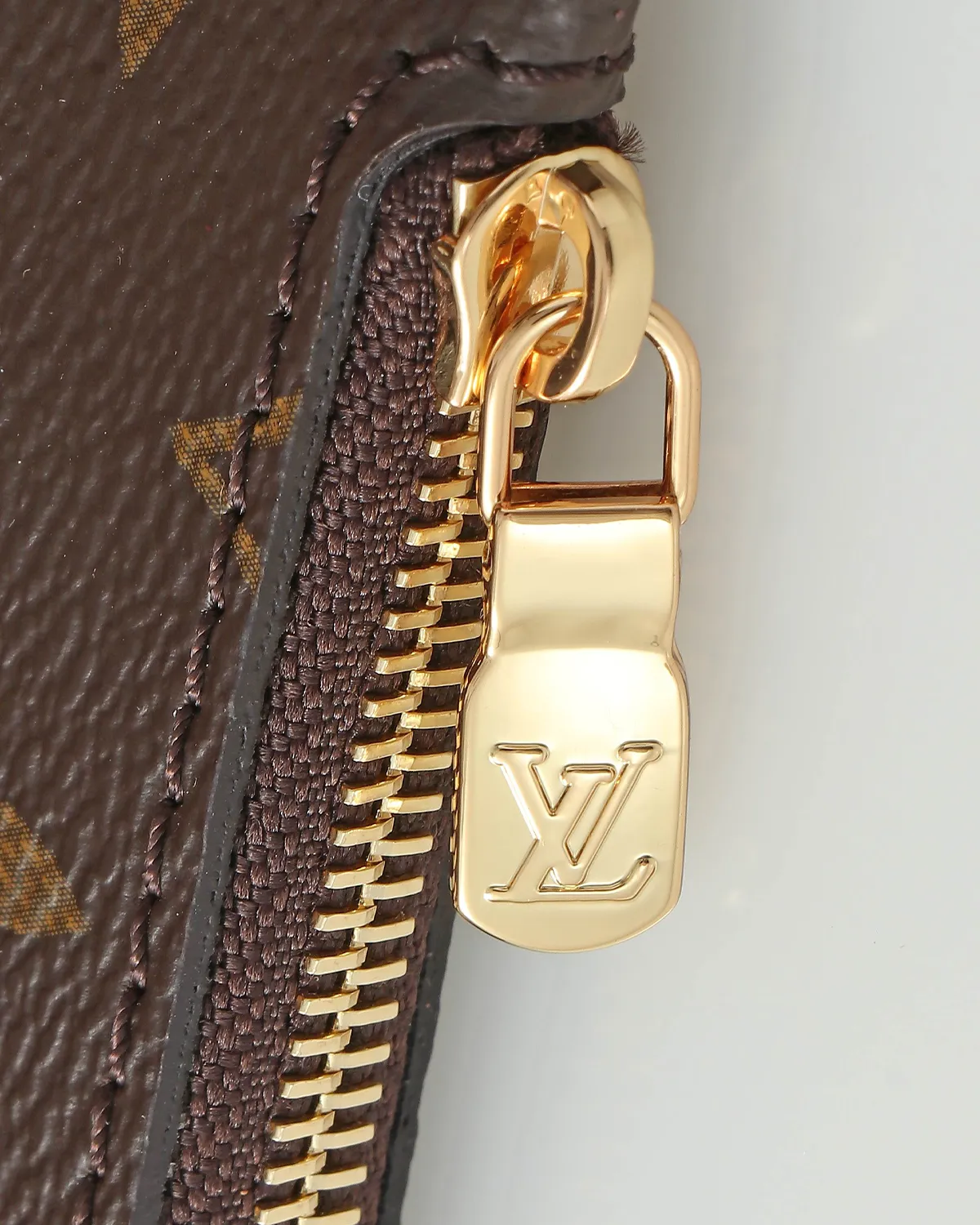 bagladt-signature-modern-hobo-bb-embossed-grained-leather-front10