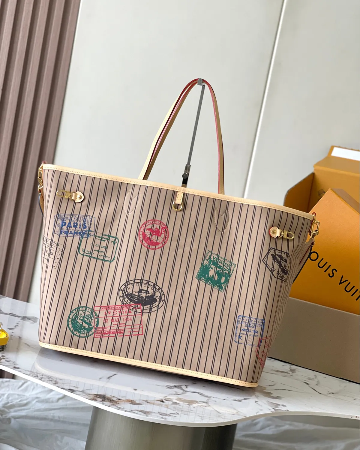 bagladt-signature-reversible-tote-gm-monogram-heritage-stamp-front5