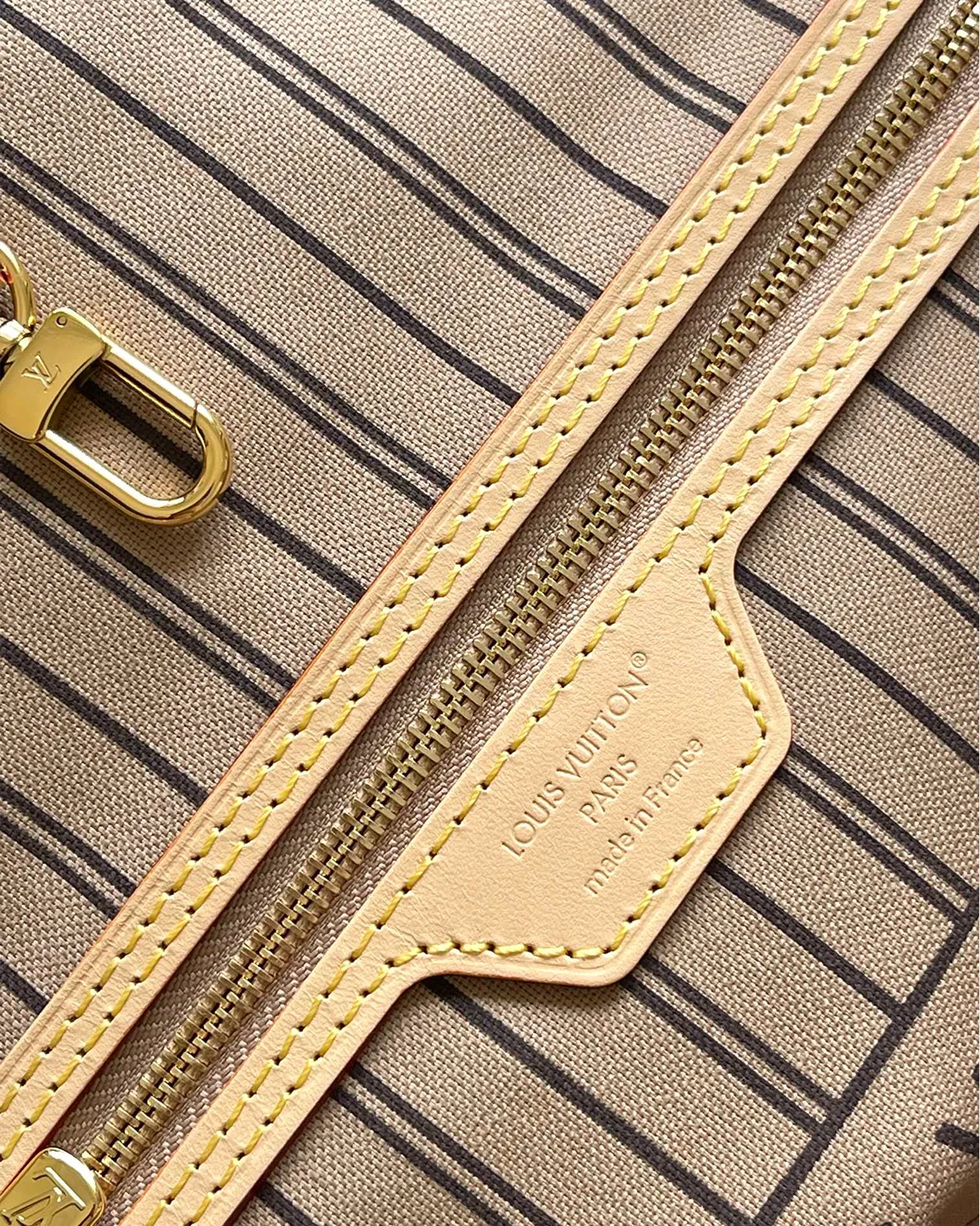 bagladt-signature-reversible-tote-gm-monogram-heritage-stamp-front8