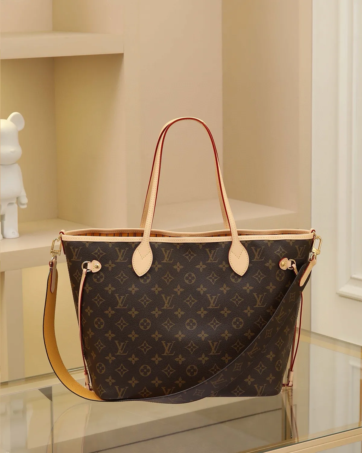 bagladt-signature-reversible-tote-mm-monogram-bandouliere-strap-front4