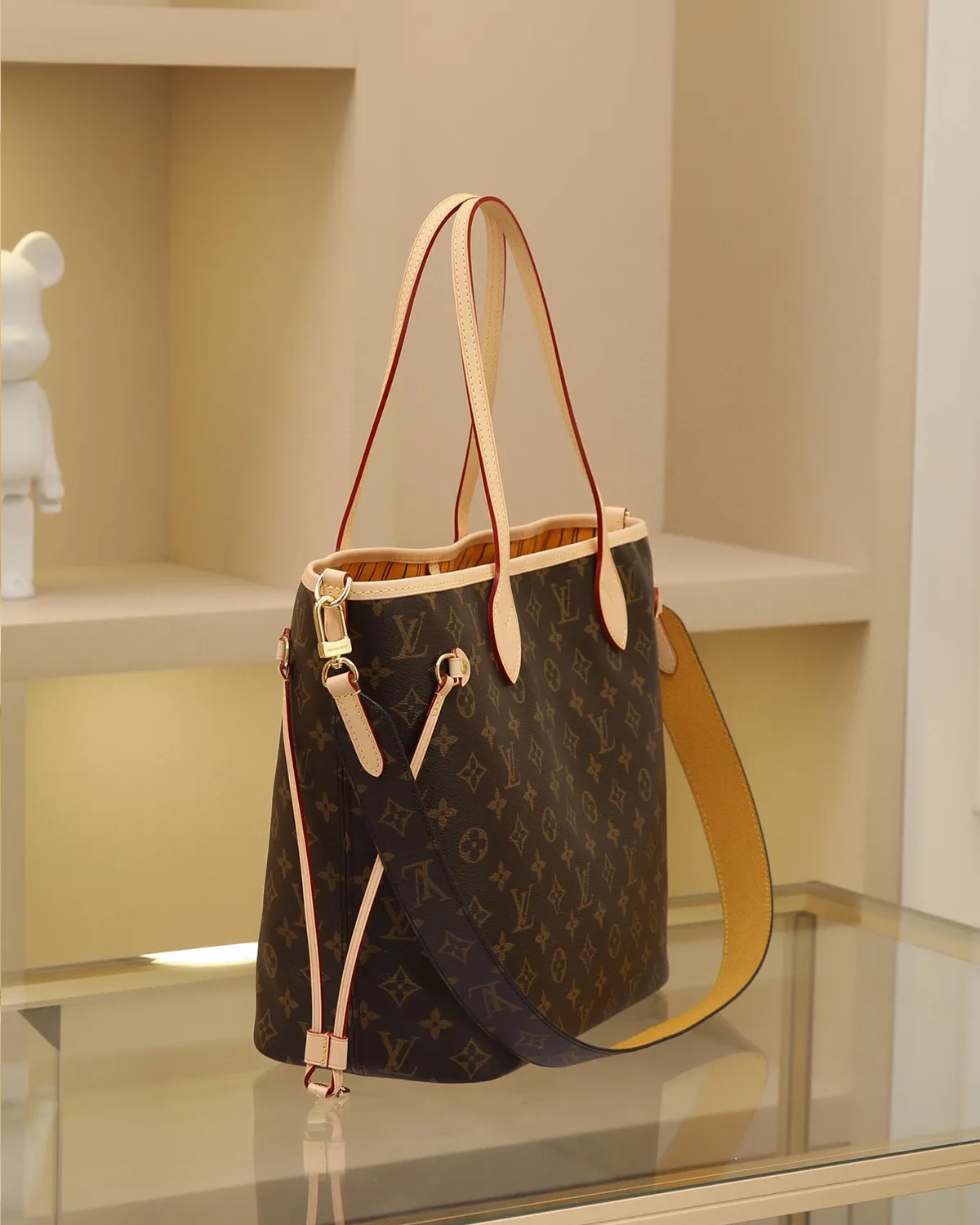 bagladt-signature-reversible-tote-mm-monogram-bandouliere-strap-front5