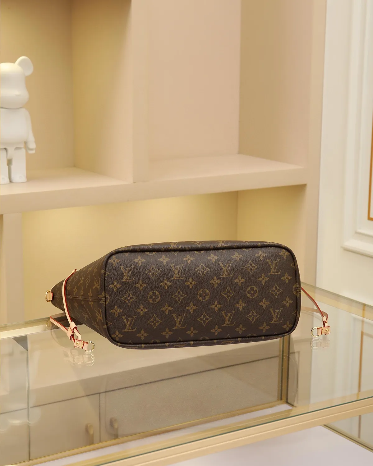 bagladt-signature-reversible-tote-mm-monogram-bandouliere-strap-front6