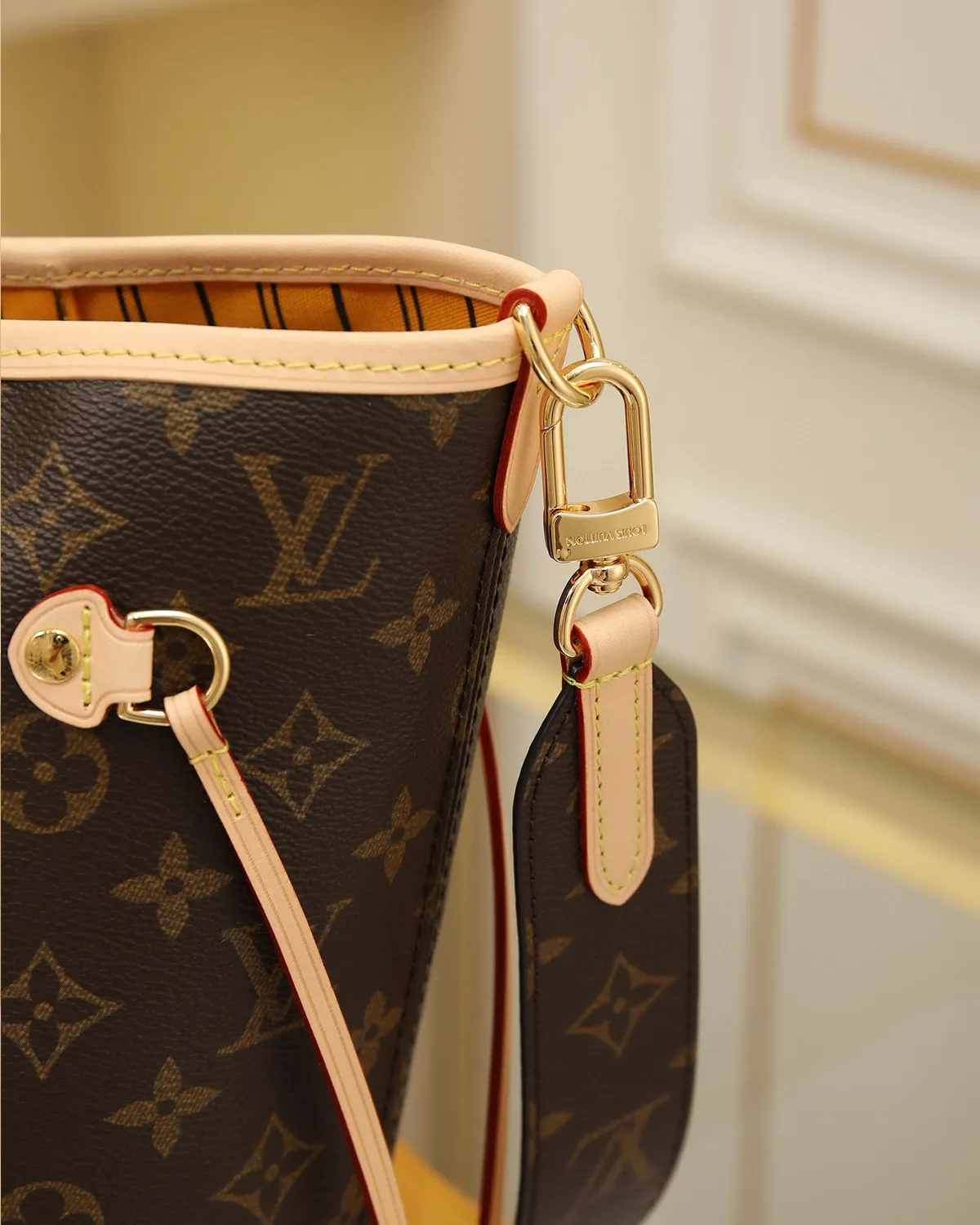 bagladt-signature-reversible-tote-mm-monogram-bandouliere-strap-front7