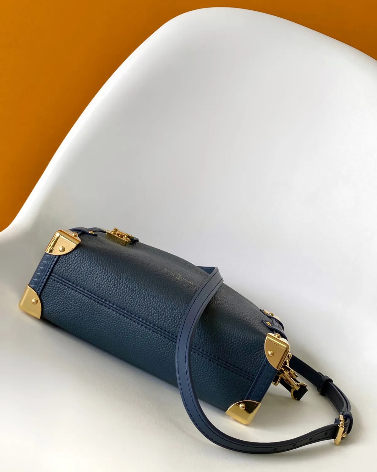 bagladt-signature-soft-trunk-bag-mm-monogram-canvas-vachetta-front4