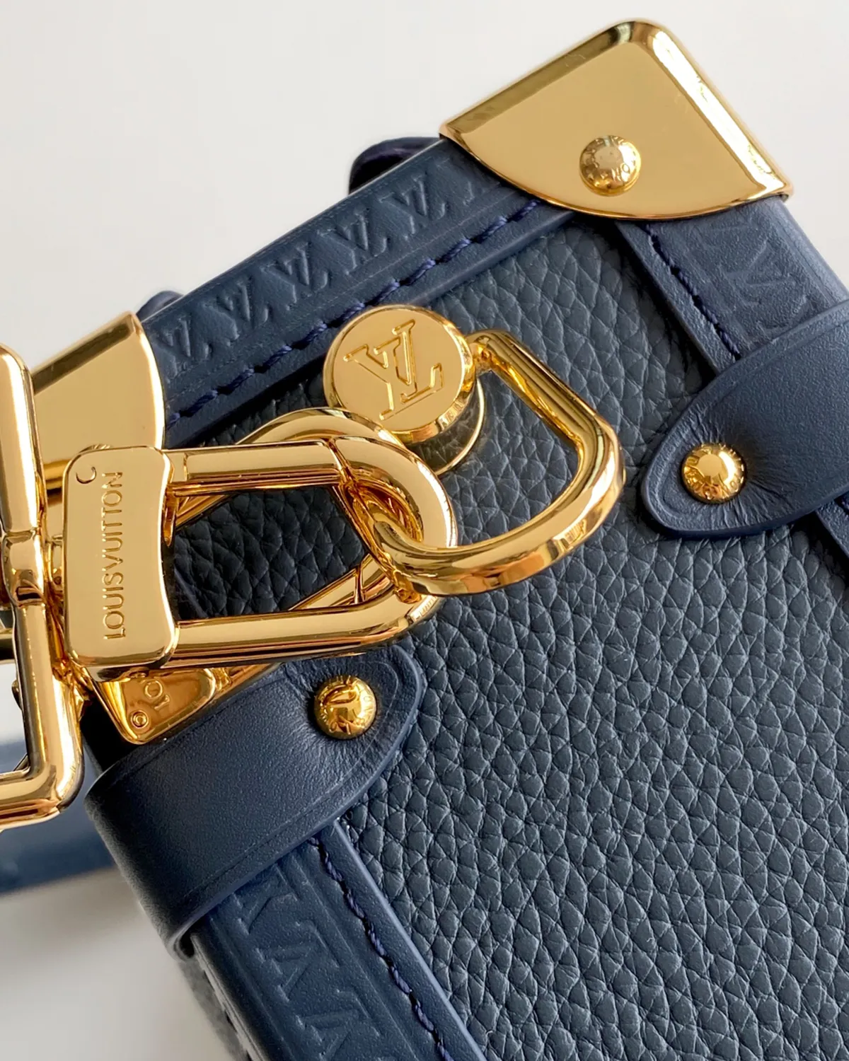 bagladt-signature-soft-trunk-bag-mm-monogram-canvas-vachetta-front5