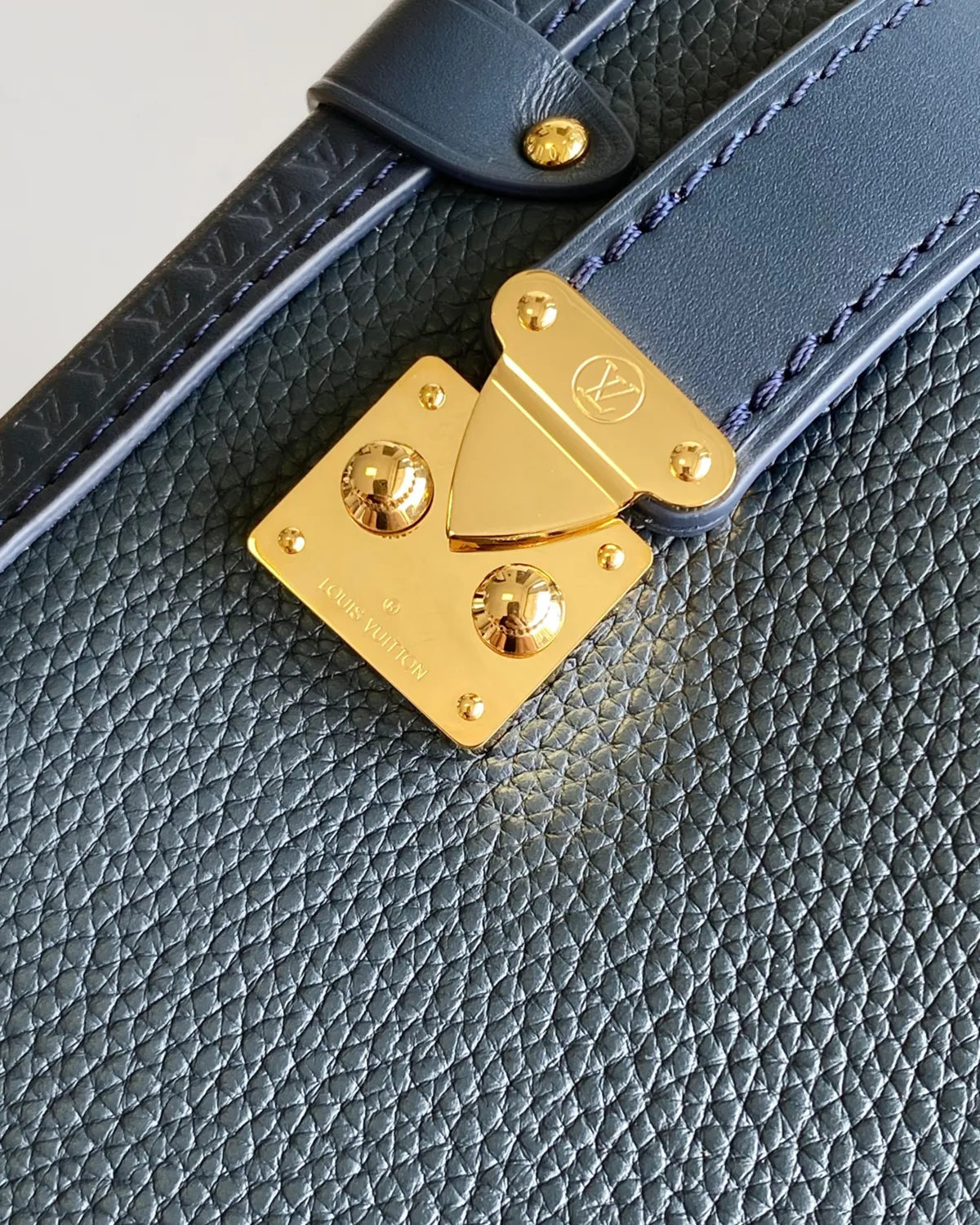 bagladt-signature-soft-trunk-bag-mm-monogram-canvas-vachetta-front9