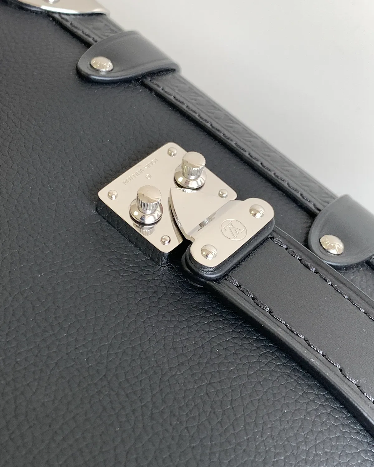 bagladt-signature-soft-trunk-bag-mm-reverse-monogram-canvas-front5