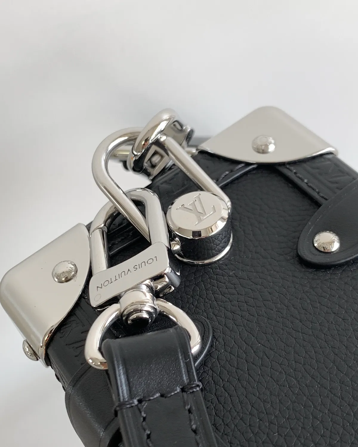 bagladt-signature-soft-trunk-bag-mm-reverse-monogram-canvas-front7