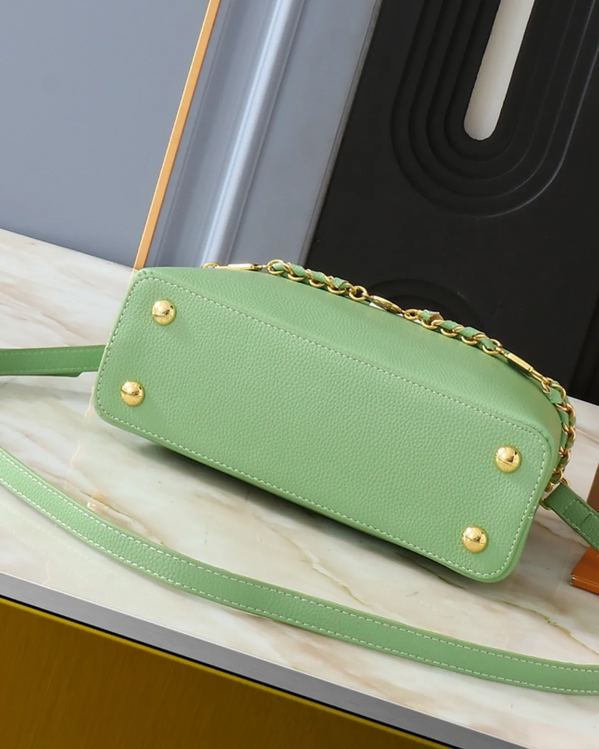 bagladt-signature-top-handle-mini-taurillon-jewel-chain-front5