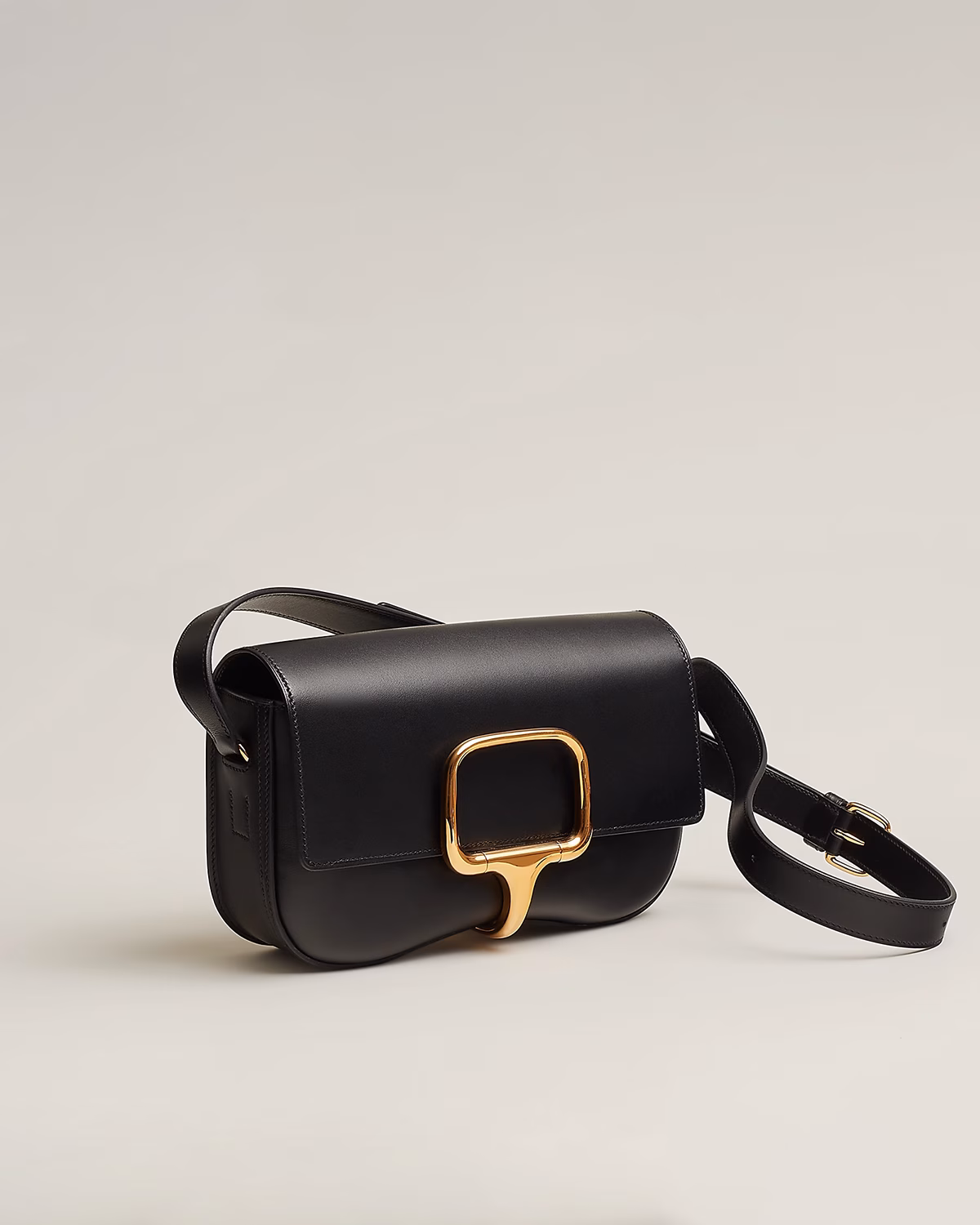 hermes-della-cavalleria-elan-bag--084659CC89-worn-1-0-0-1600-1600-q99_g2