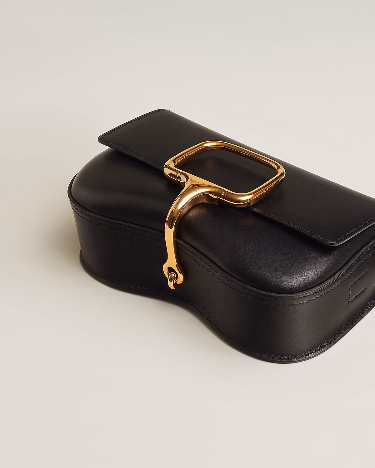 hermes-della-cavalleria-elan-bag--084659CC89-worn-1-0-0-1600-1600-q99_g5