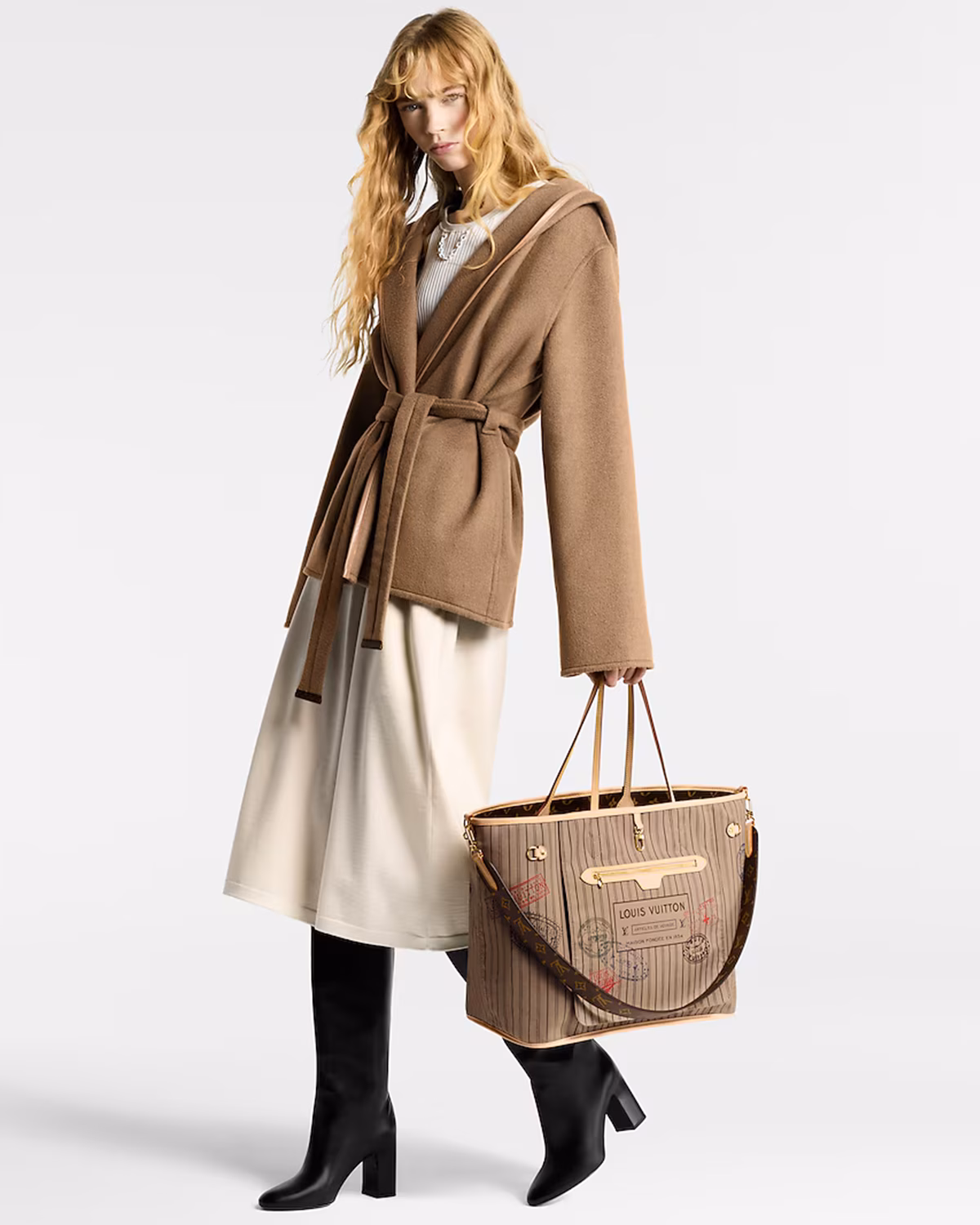 louis-vuitton-neverfull-bandouliere-inside-out-gm--M11948_PM1_Cropped worn view