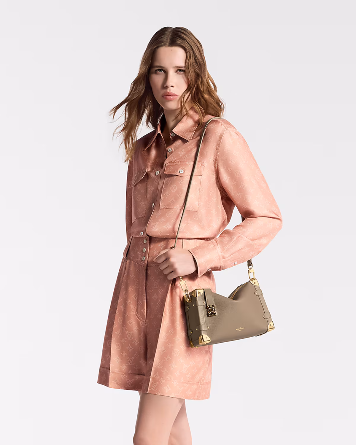 louis-vuitton-side-trunk-mm--M25072_PM1_Cropped worn view