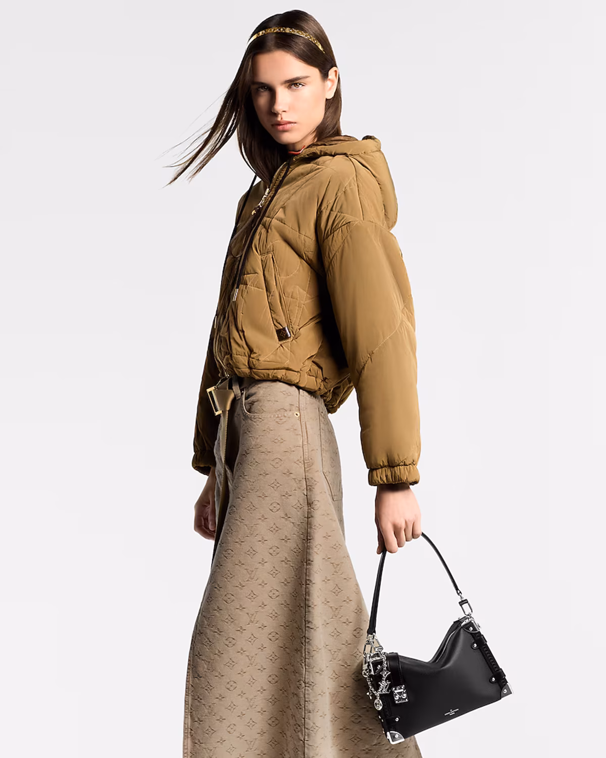 louis-vuitton-side-trunk-mm--M25160_PM1_Cropped worn view