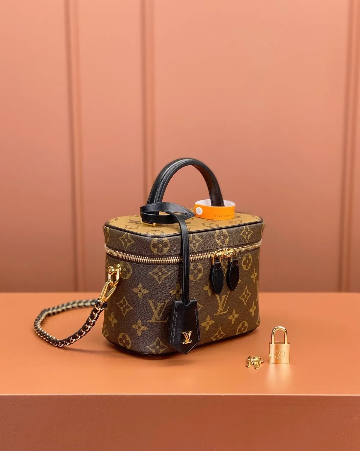 product-louis-vuitton-vanity-pm-monogram-reverse-front-1200x1500-03-tbd