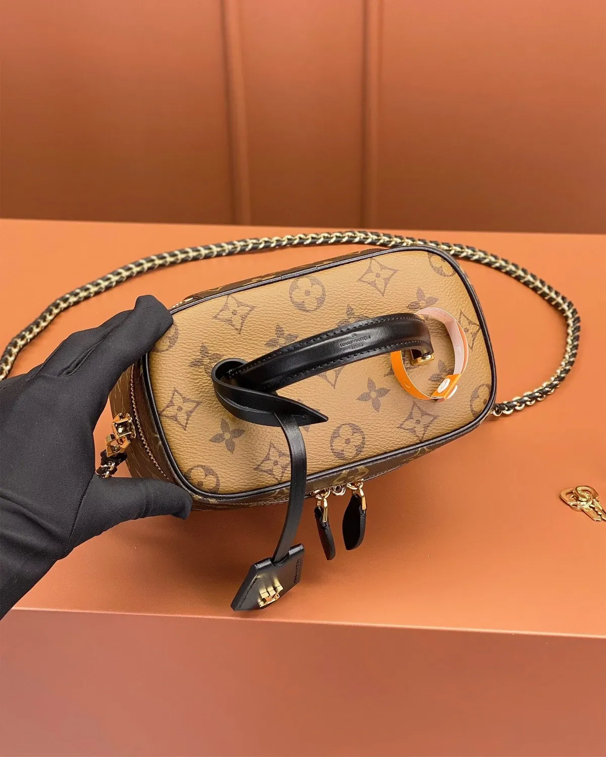 product-louis-vuitton-vanity-pm-monogram-reverse-front-1200x1500-04-tbd