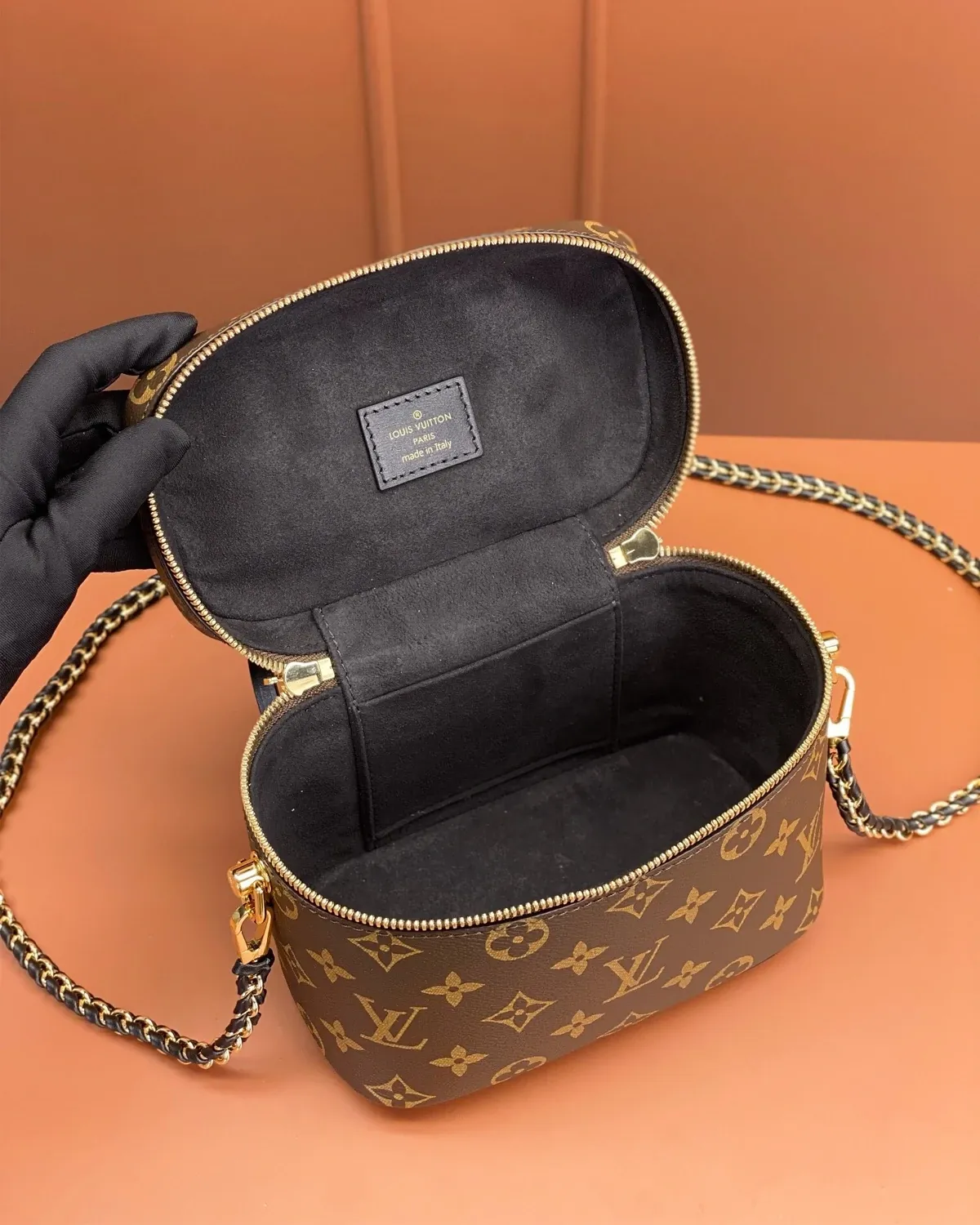 product-louis-vuitton-vanity-pm-monogram-reverse-front-1200x1500-05-tbd