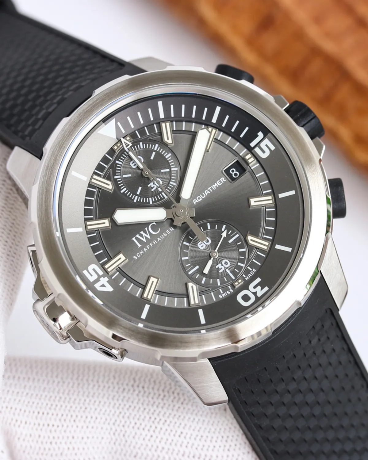 bagladt-aquatimer-chronograph-sharks-edition-grey-dial3