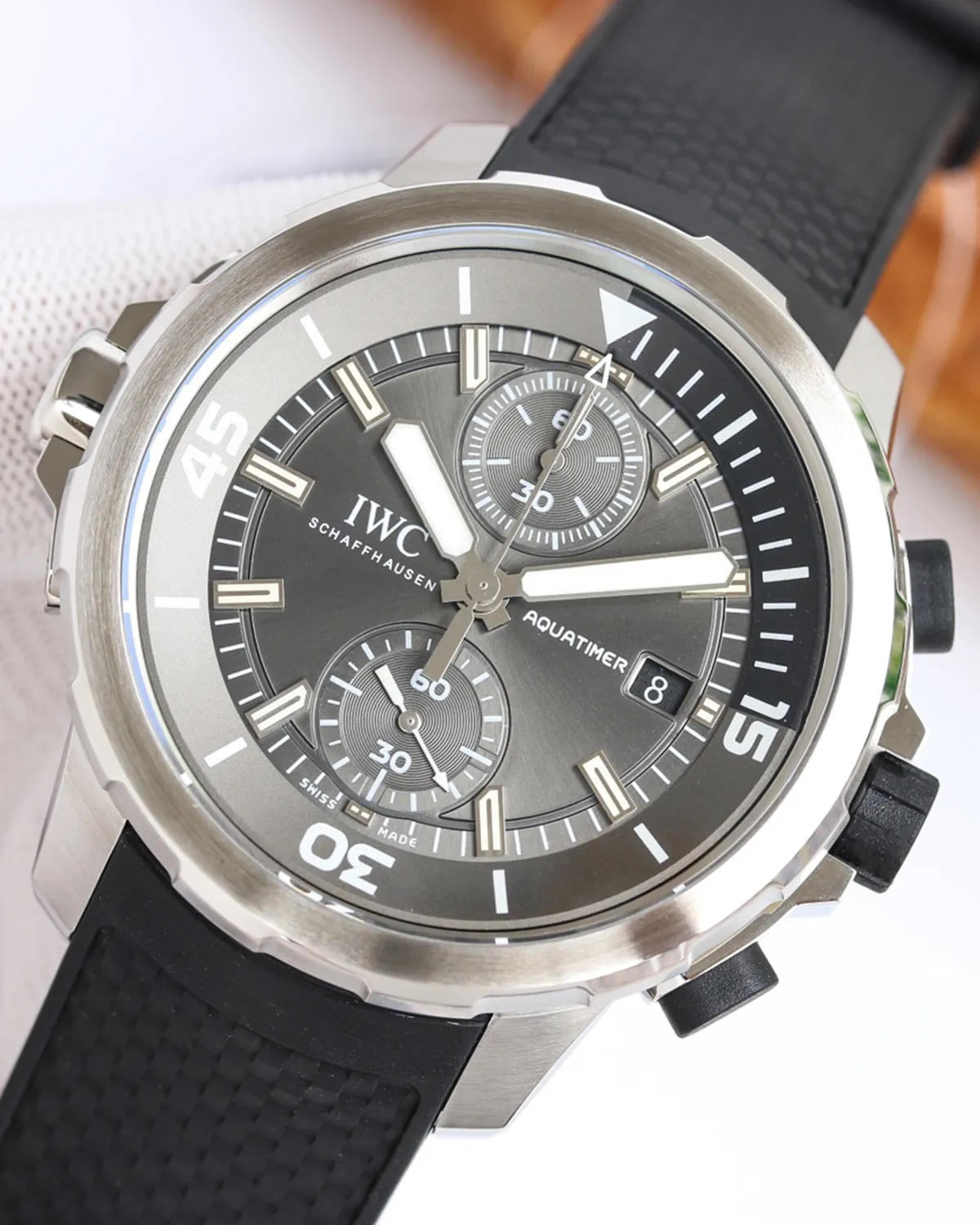 bagladt-aquatimer-chronograph-sharks-edition-grey-dial5