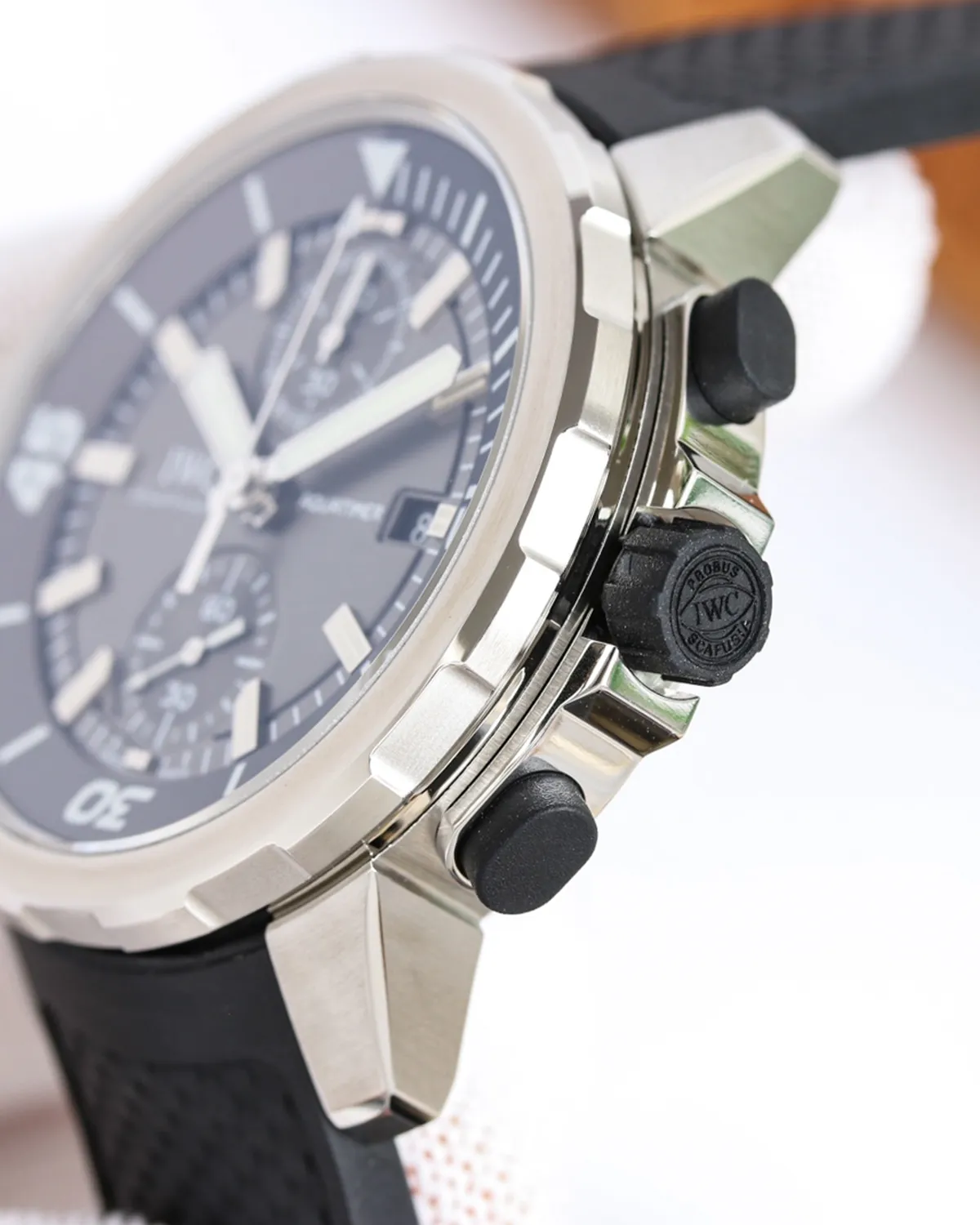 bagladt-aquatimer-chronograph-sharks-edition-grey-dial7