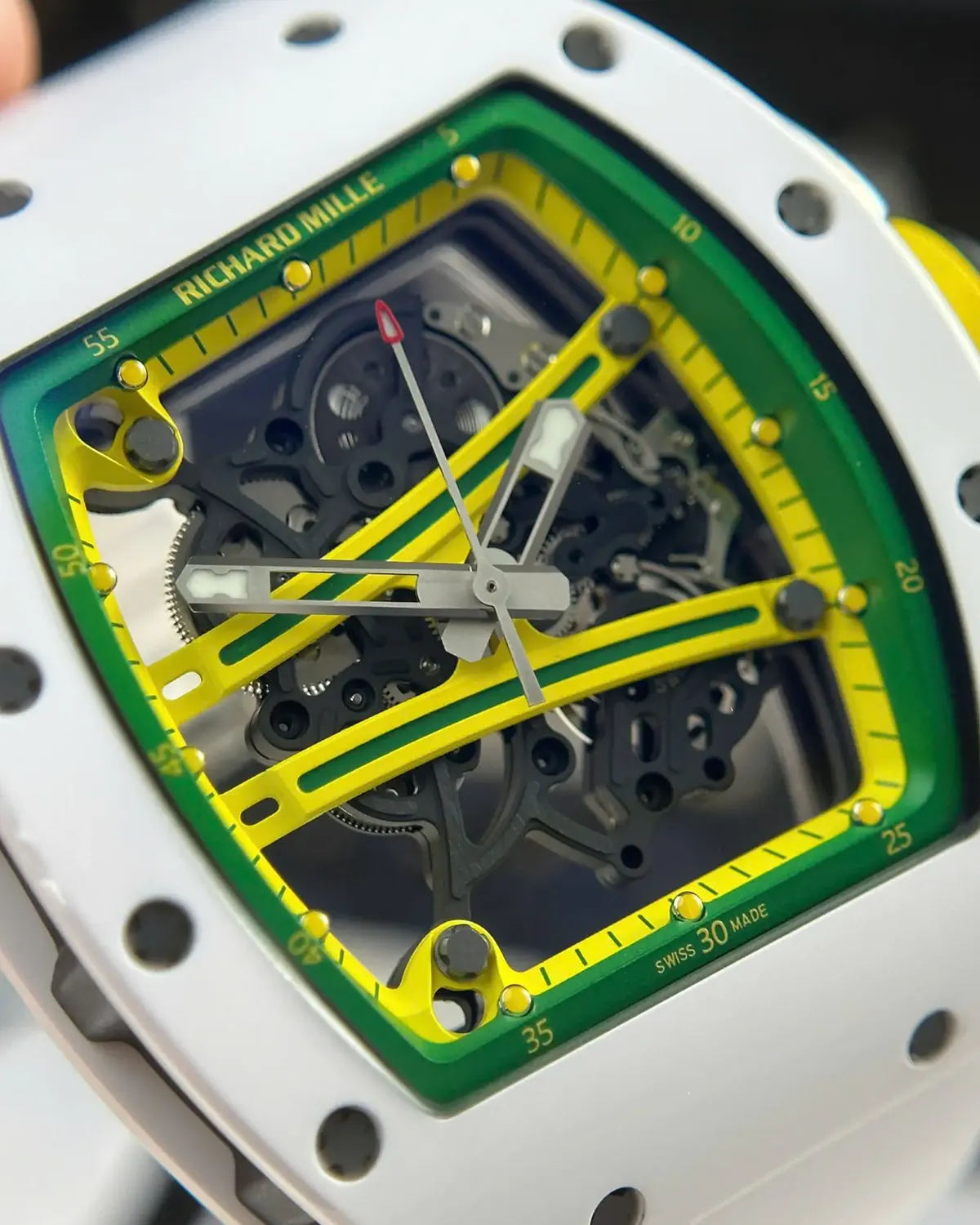 bagladt-asymmetric-sport-watch-carbon-white-ceramic-front4