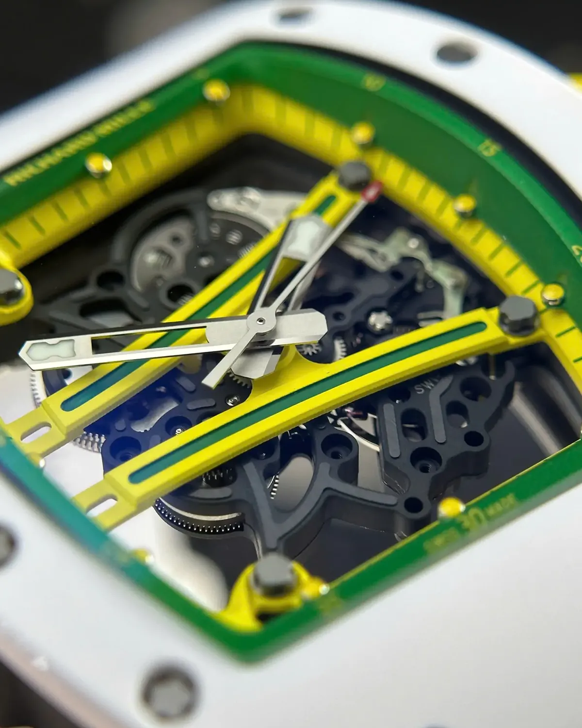 bagladt-asymmetric-sport-watch-carbon-white-ceramic-front5