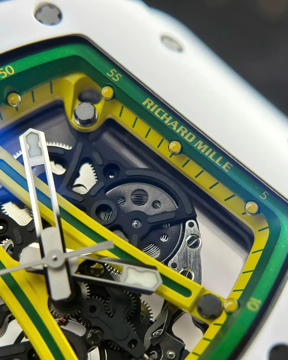 bagladt-asymmetric-sport-watch-carbon-white-ceramic-front6