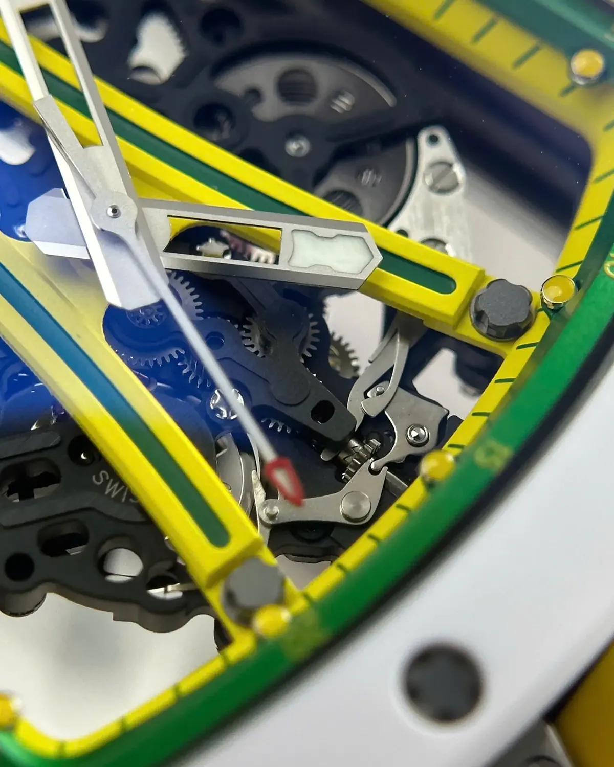 bagladt-asymmetric-sport-watch-carbon-white-ceramic-front7