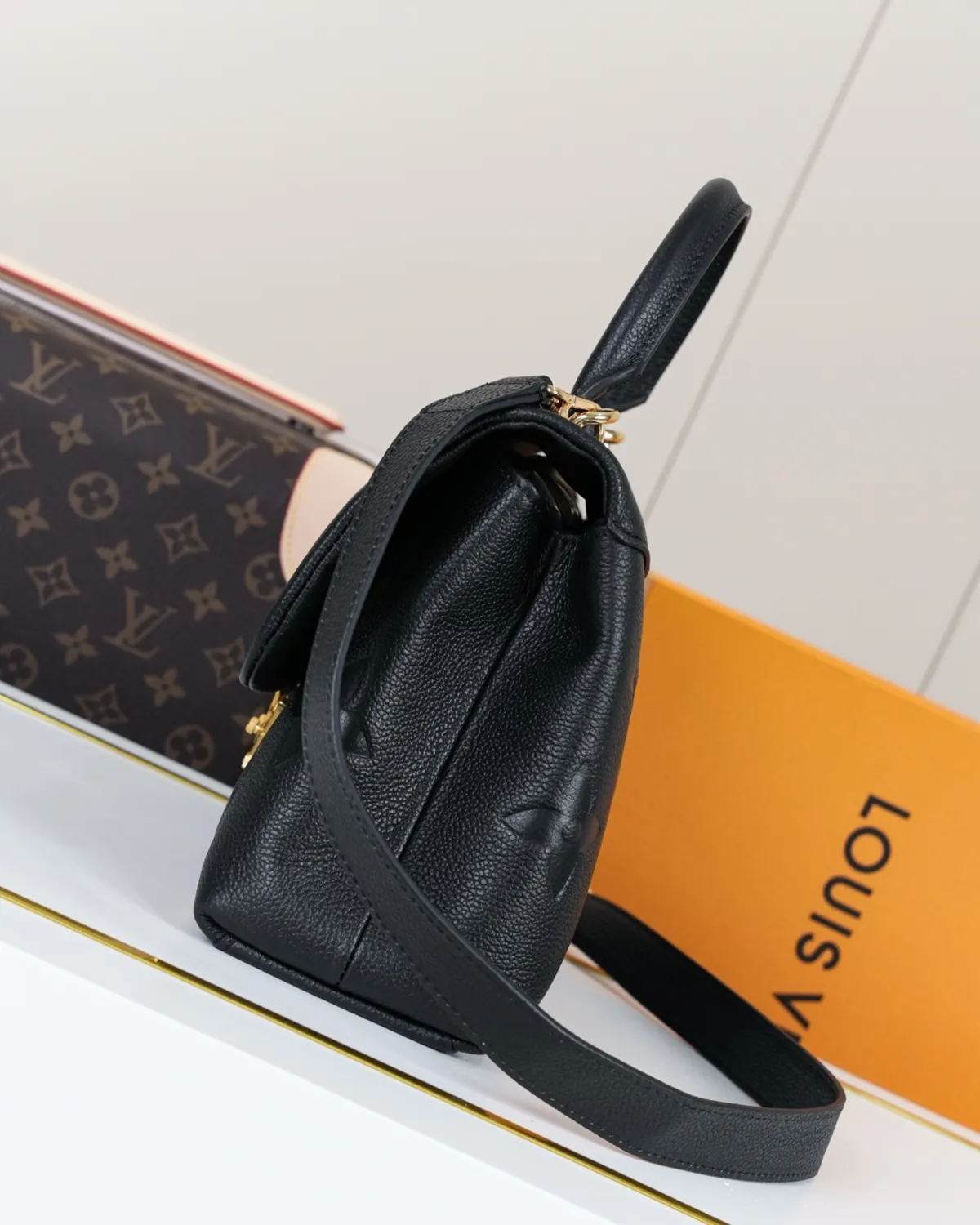 bagladt-black-embossed-metis-front3