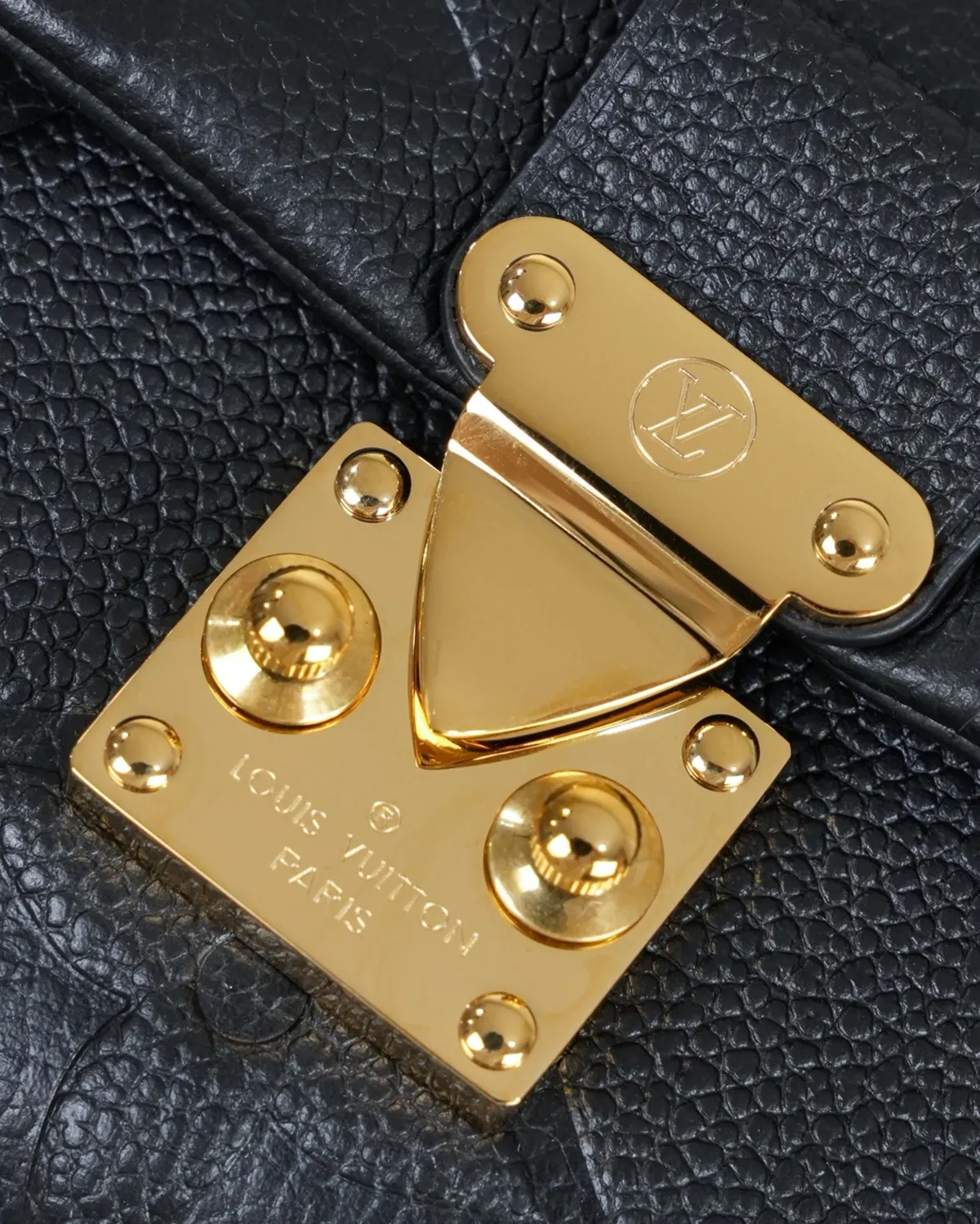 bagladt-black-embossed-metis-front9