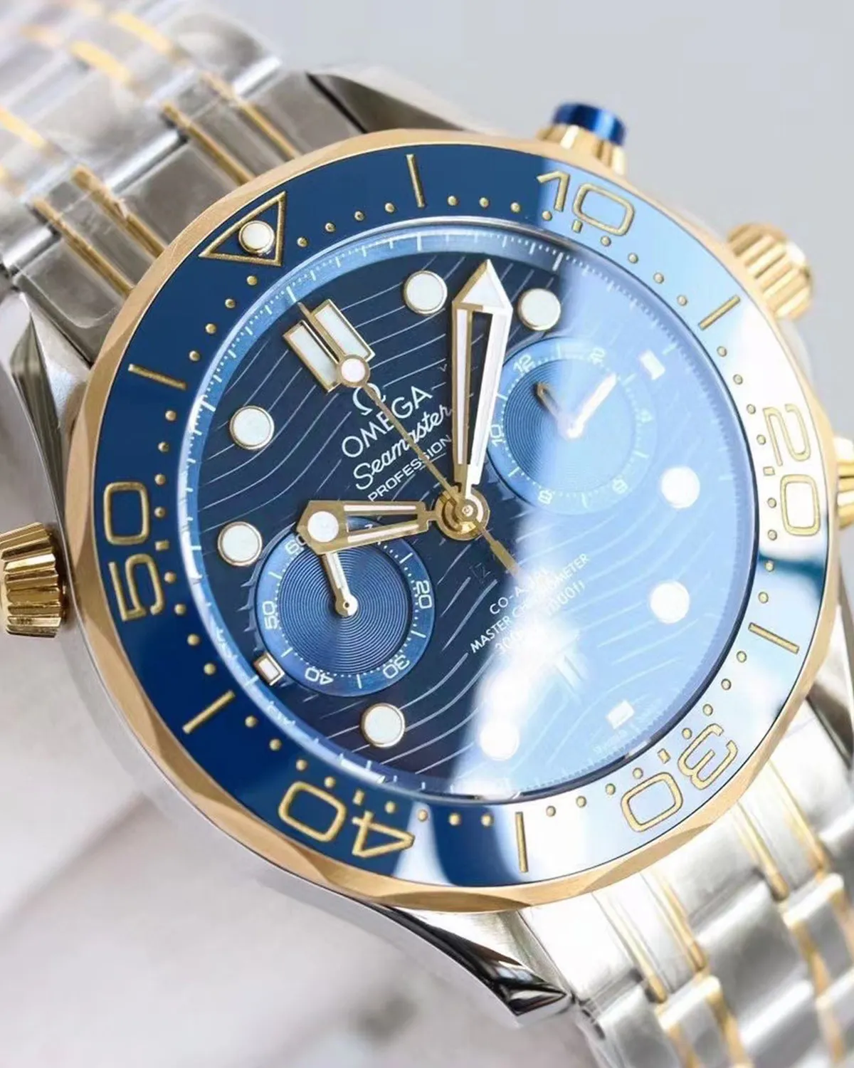 bagladt-blue-gold-seamaster-300m-chronograph-front3
