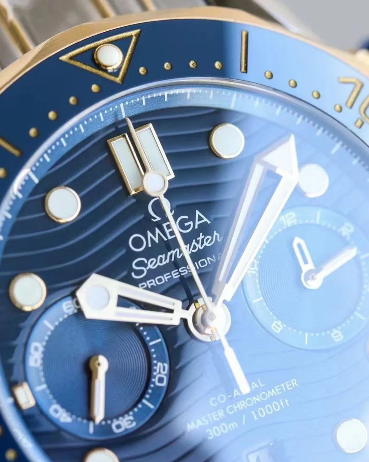 bagladt-blue-gold-seamaster-300m-chronograph-front4