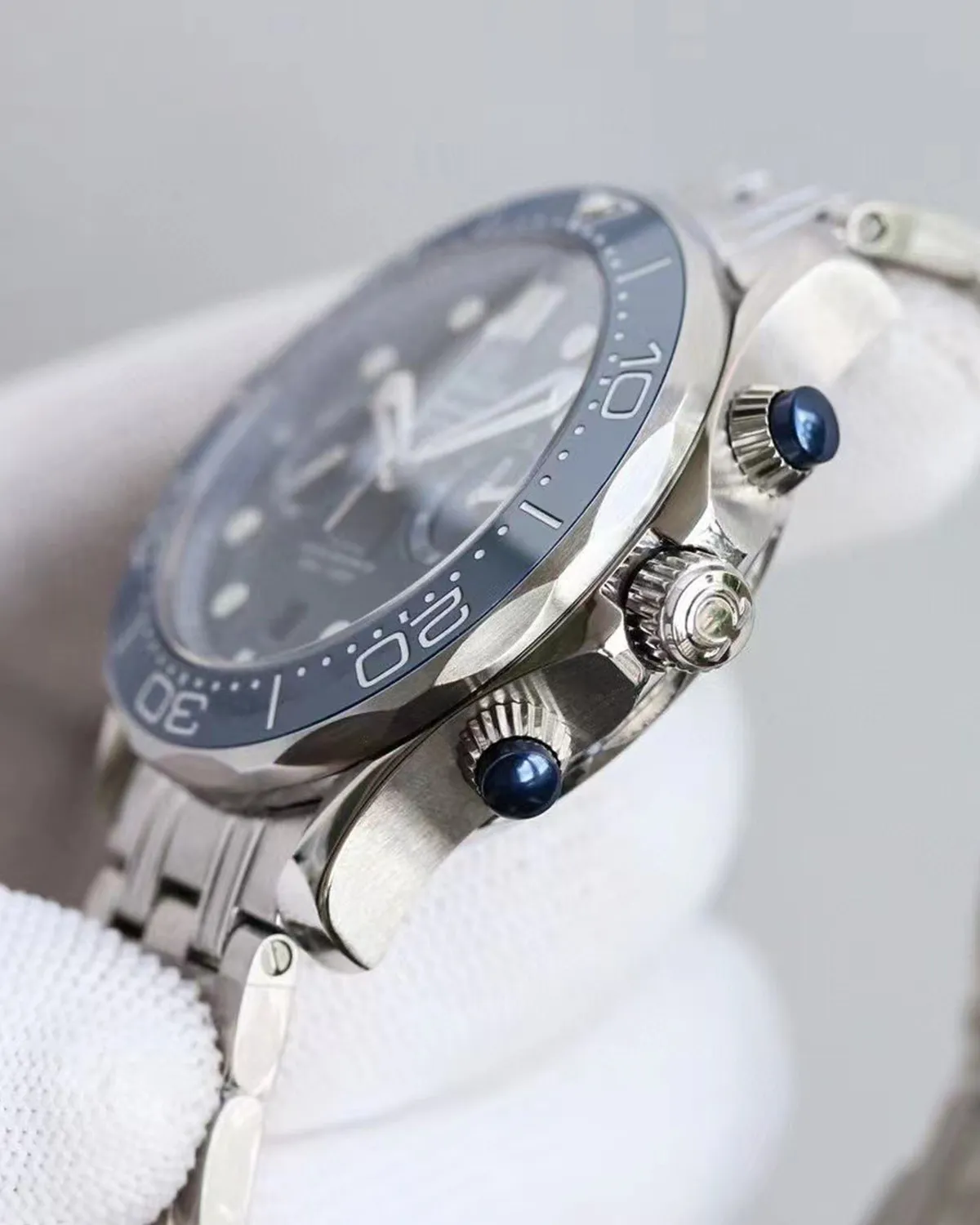 bagladt-blue-gold-seamaster-300m-chronograph-front7