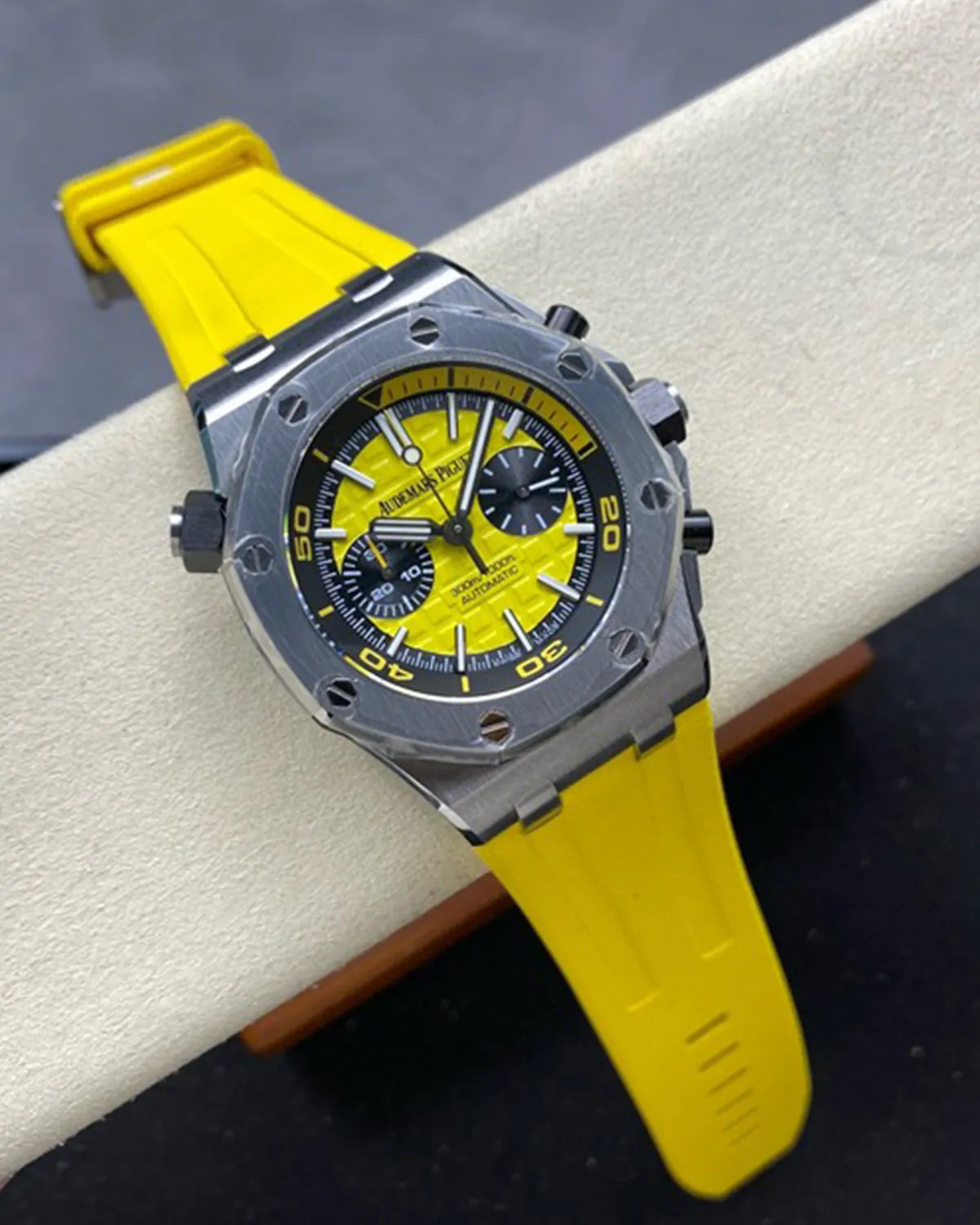 bagladt-offshore-diver-yellow-dial-steel-front5