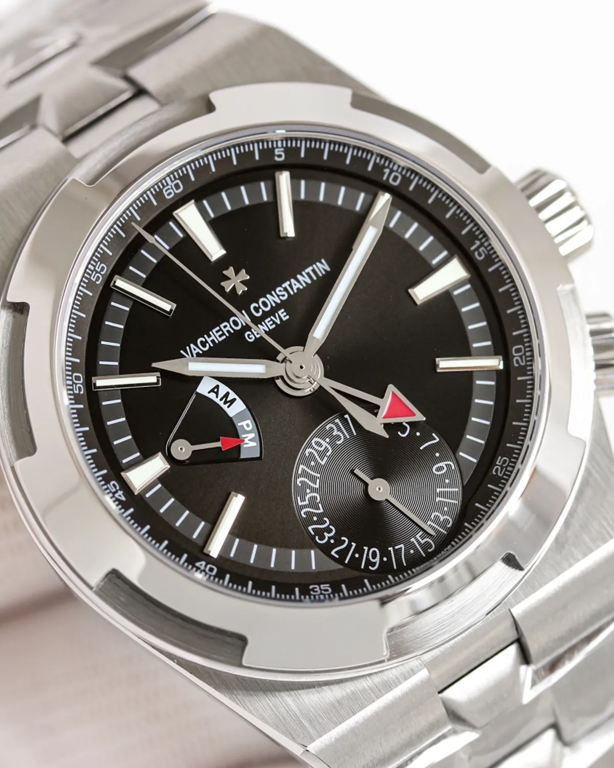 bagladt-overseas-dual-time-black-dial-steel-front4